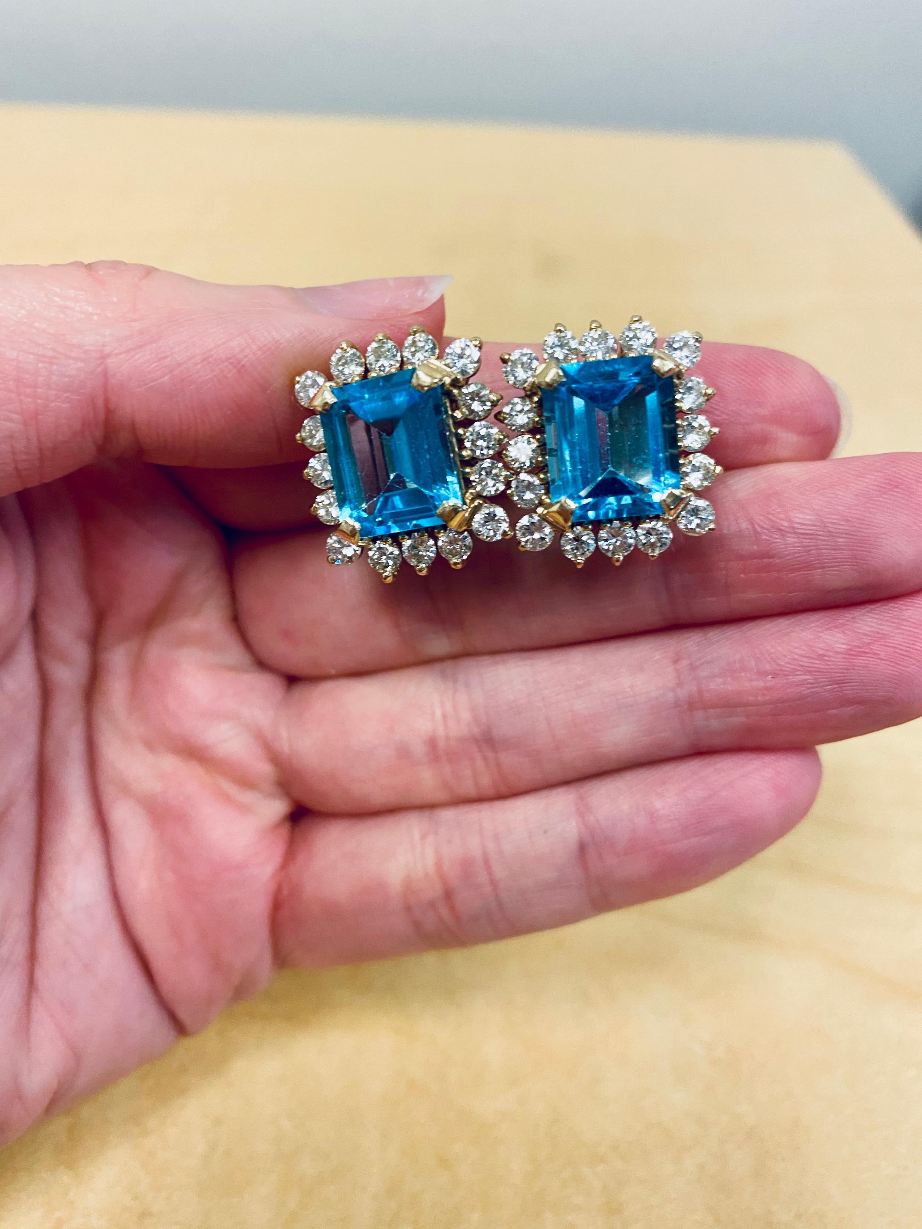 11,76 Karat Blauer Topas und 3,25 Karat Diamant-Ohrringe aus 14 Karat Gelbgold 2