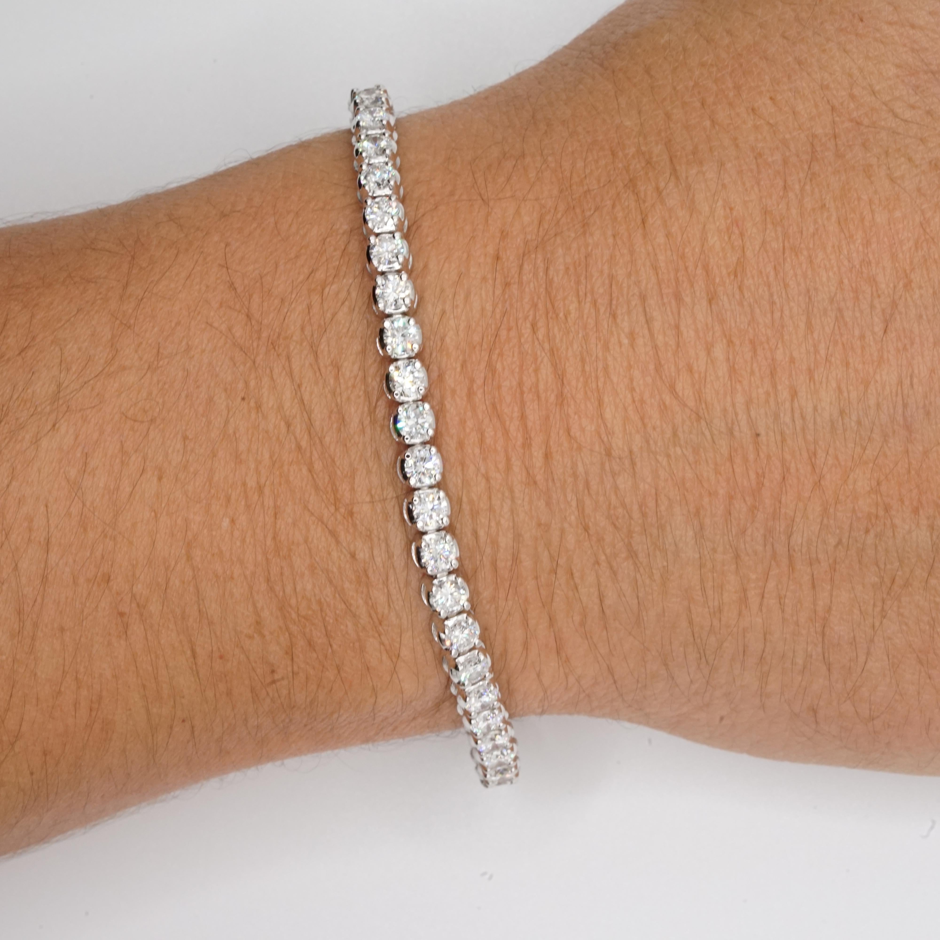 Contemporain Bracelet tennis en or blanc 14 carats avec diamants de 11,77 carats en vente
