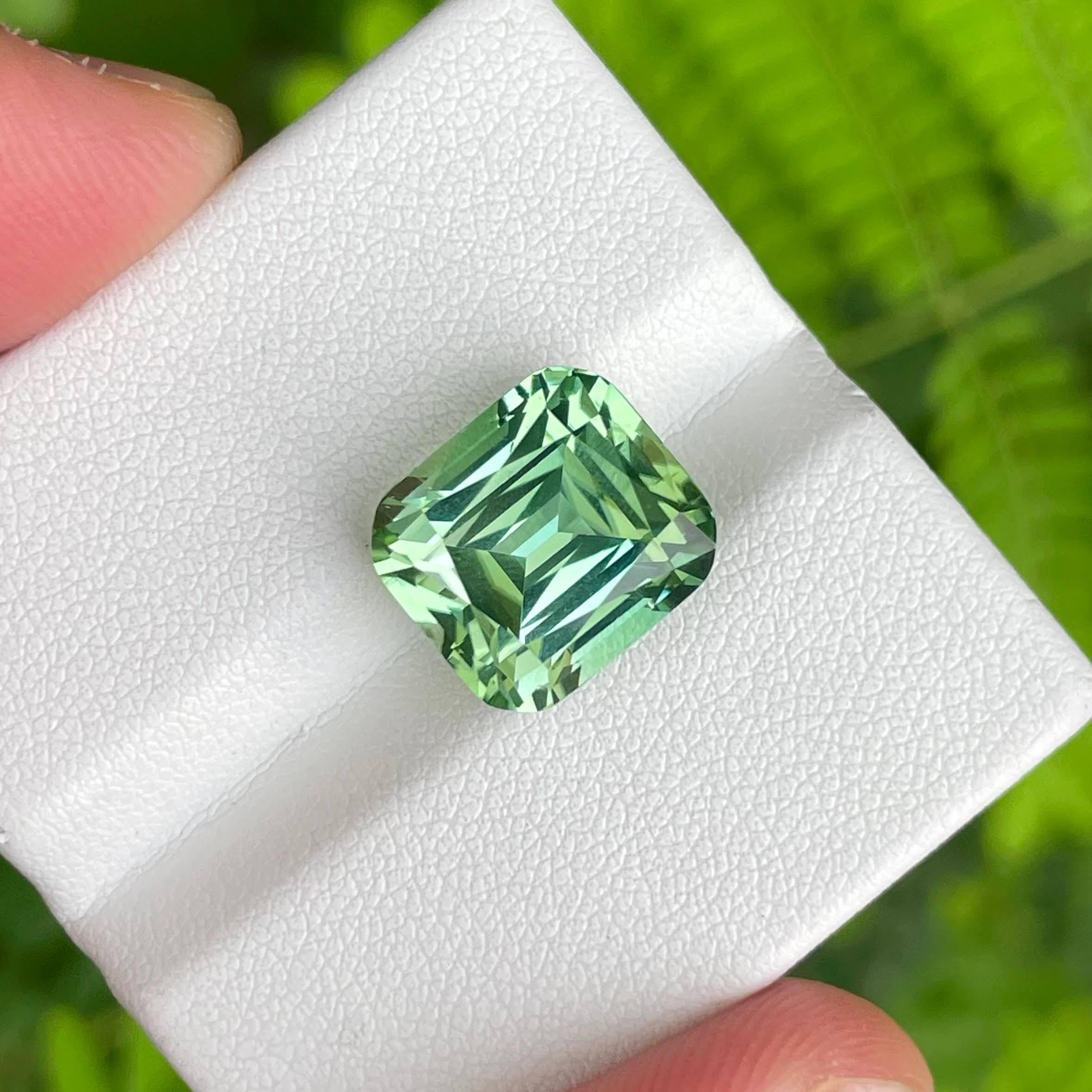 11,77 Carati di Tormalina Verde Vivida Taglio Cuscino Gemma Afgana Naturale In condizioni Nuovo in vendita a Bangkok, TH
