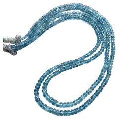 Collier de perles d'aigue-marine 117,90 carats, 2 rangs de perles facettées de bonne qualité