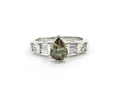 Anillo de Alejandrita de 1,17 ct con Diamantes en Platino