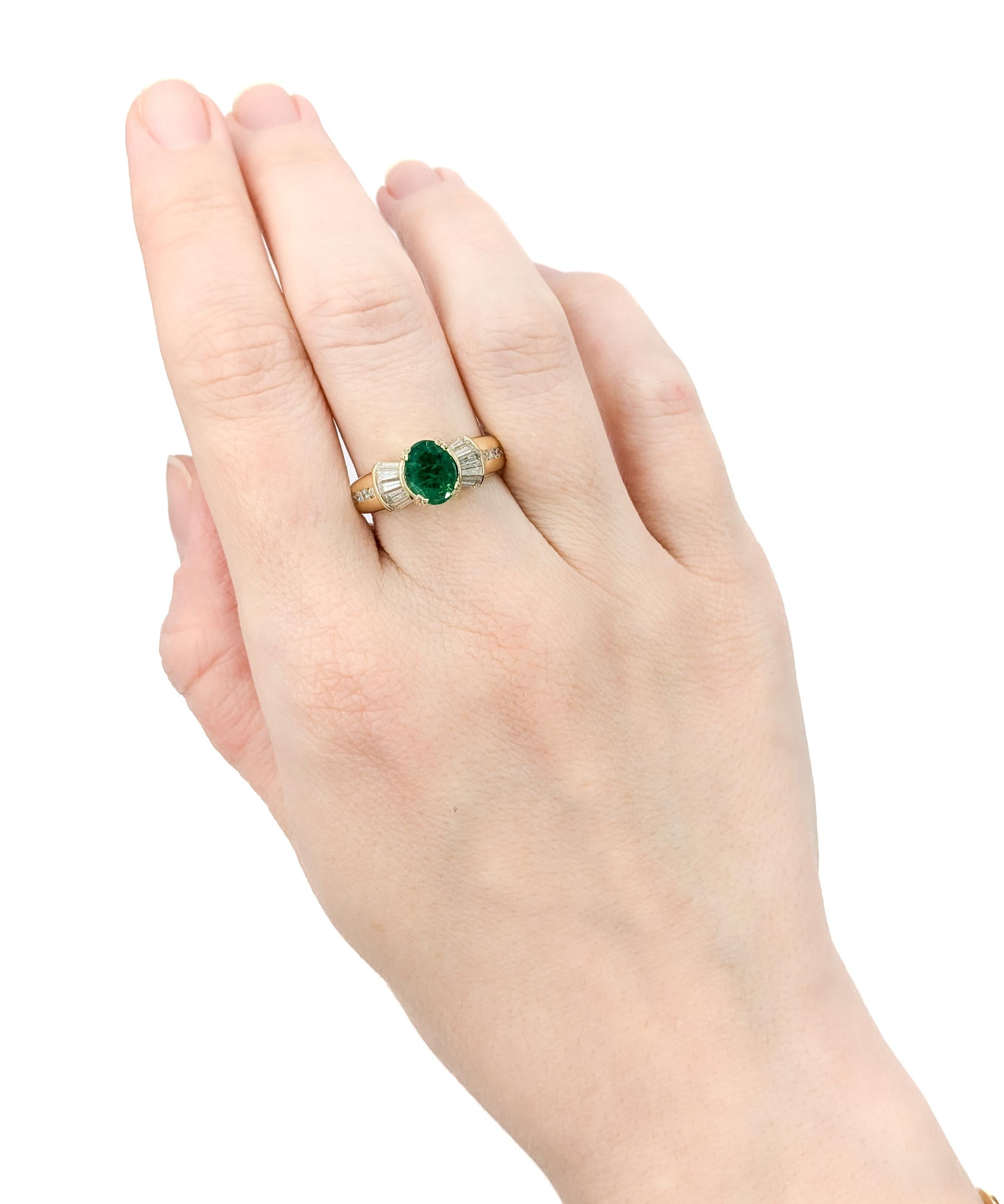 1,17 Karat Smaragd & Diamant Mode-Ring aus Gelbgold (Moderne) im Angebot