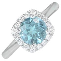 Bague en or blanc avec aigue-marine naturelle ronde et halo de diamants (environ 1,10 carat)