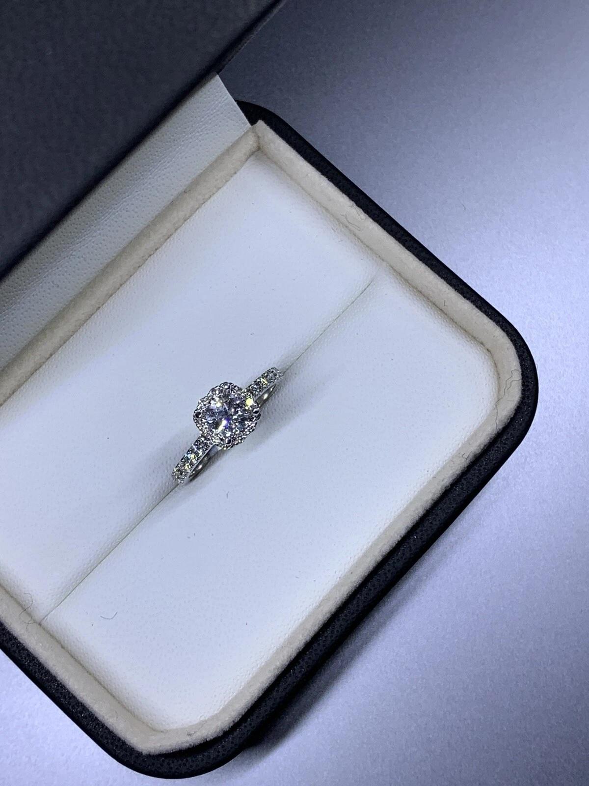 1.17ct Round diamond halo engagement ring in 18k white gold. In New Condition For Sale In London, GB
