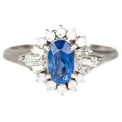 Anello di fidanzamento con zaffiro da 1,17 carati e diamante aureolato in platino PT900 V1177