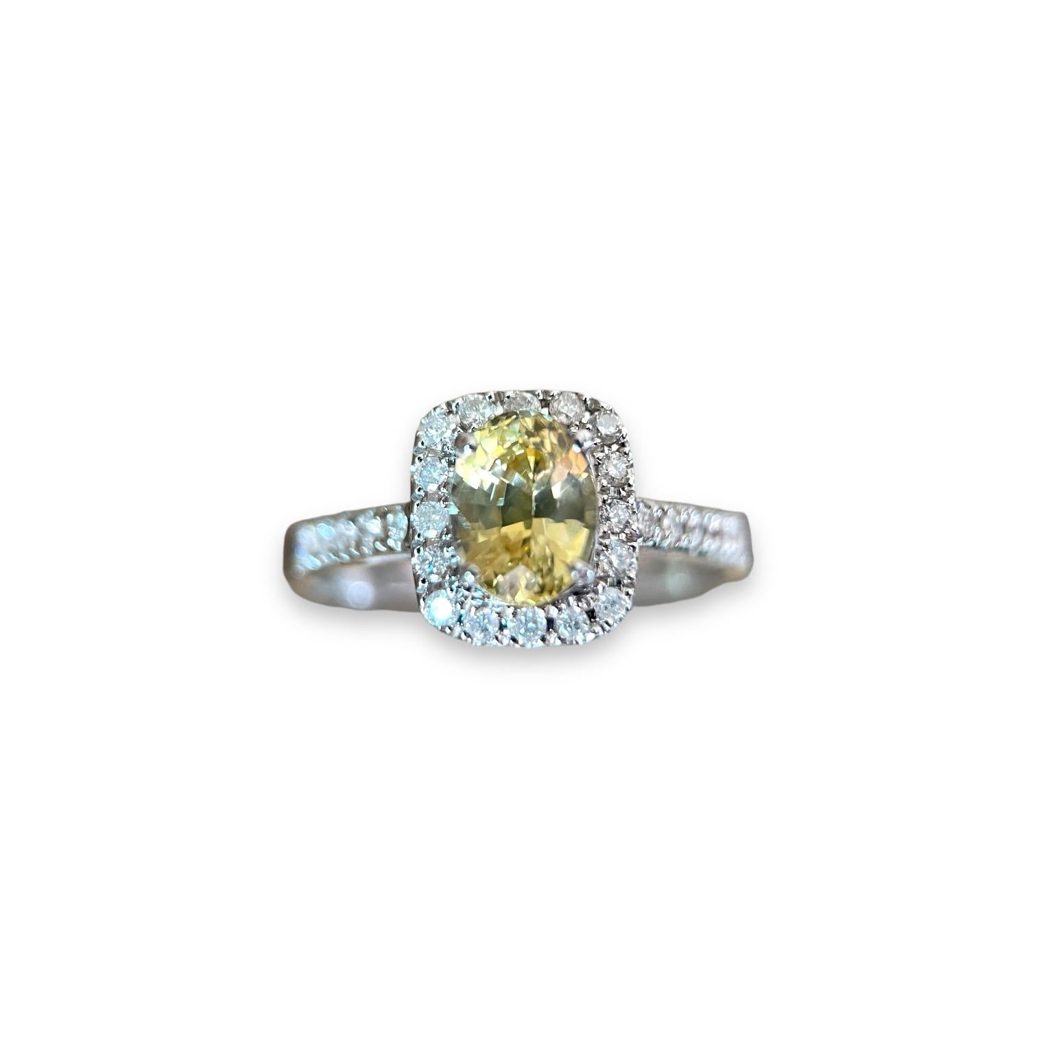 Anillo de zafiro amarillo de Ceilán de 1,17 ct con diamantes naturales, certificado por el IGI en venta 6