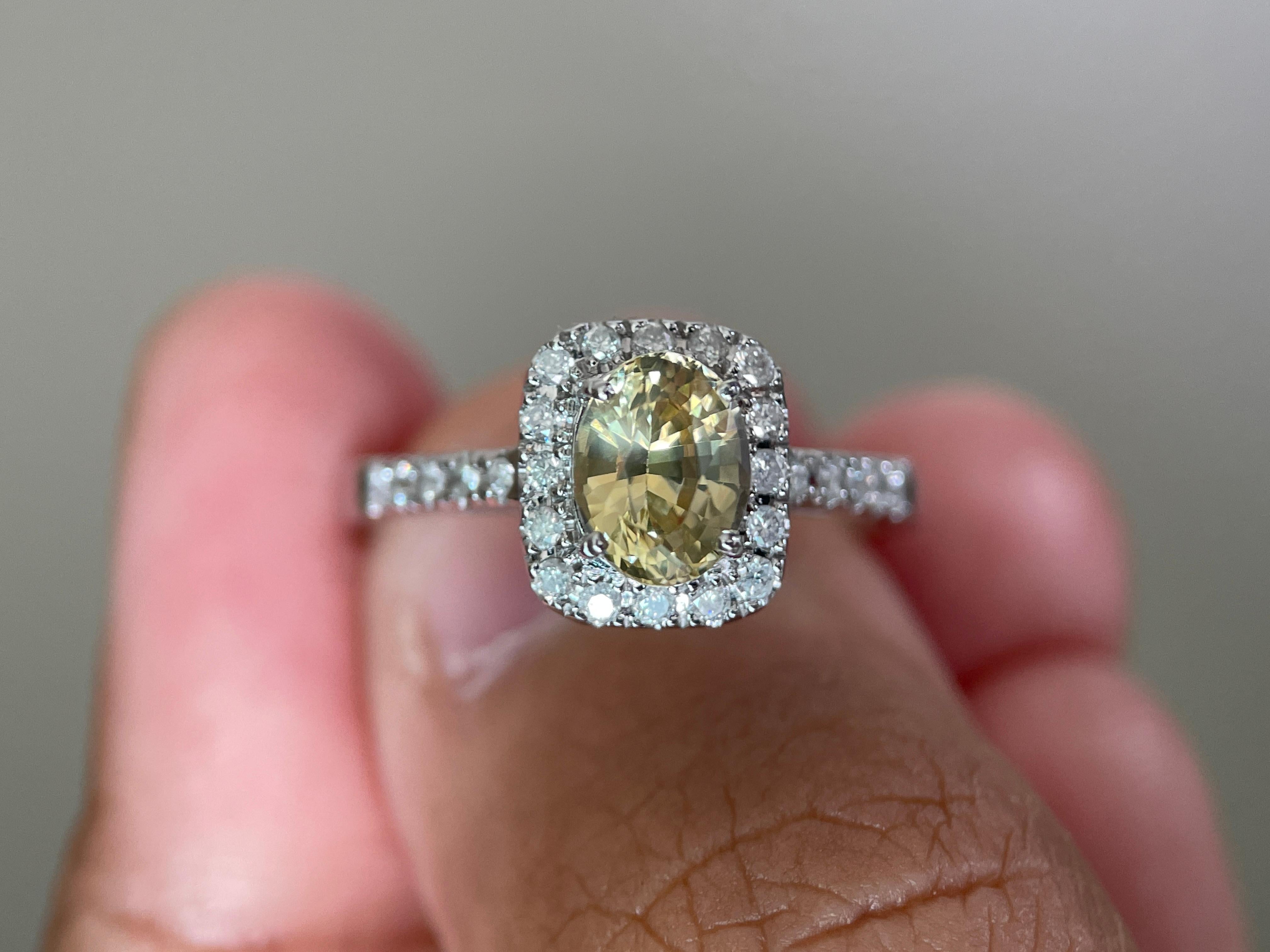 Anillo de zafiro amarillo de Ceilán de 1,17 ct con diamantes naturales, certificado por el IGI Art Decó en venta