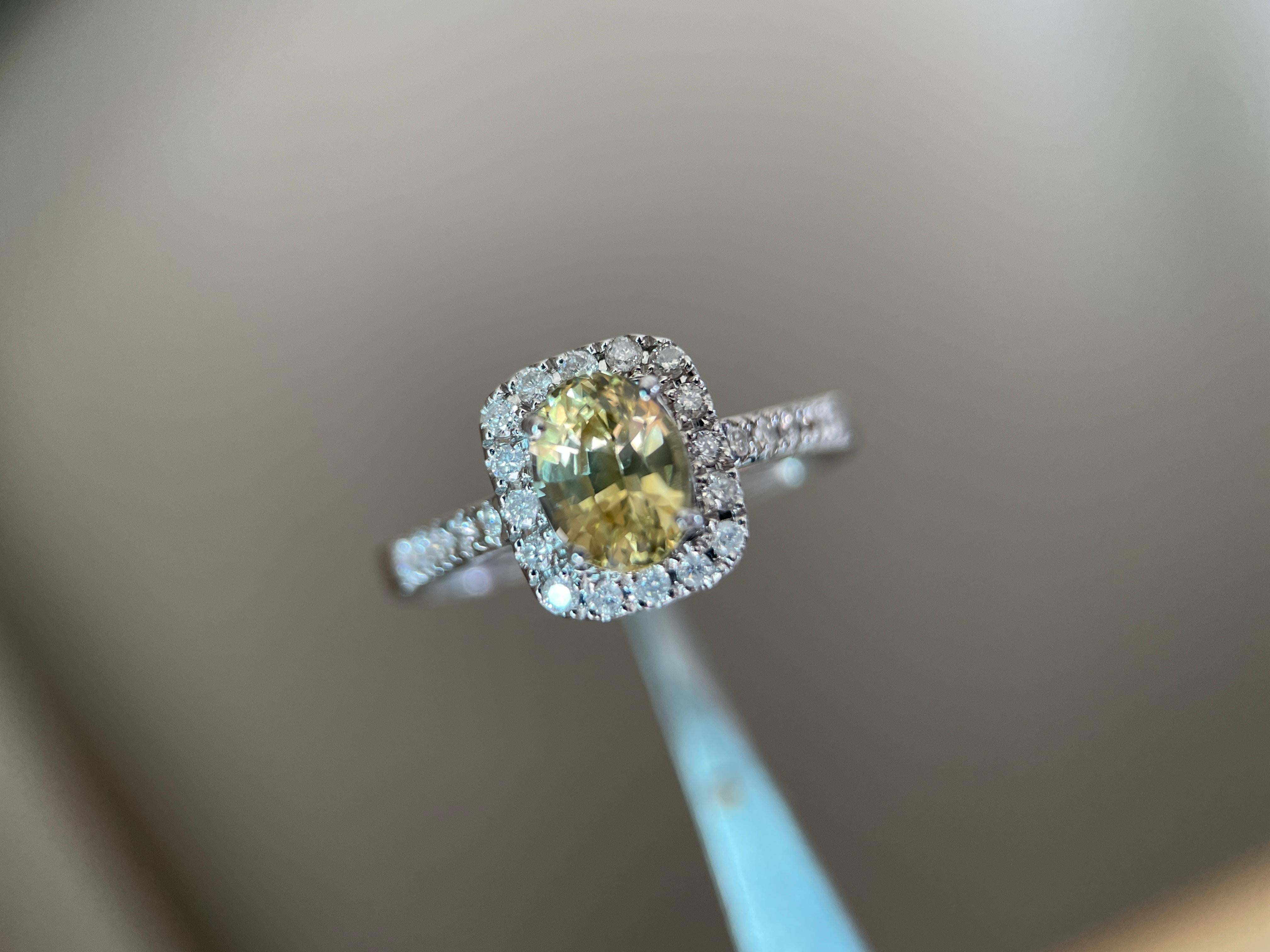 Anillo de zafiro amarillo de Ceilán de 1,17 ct con diamantes naturales, certificado por el IGI en venta 2