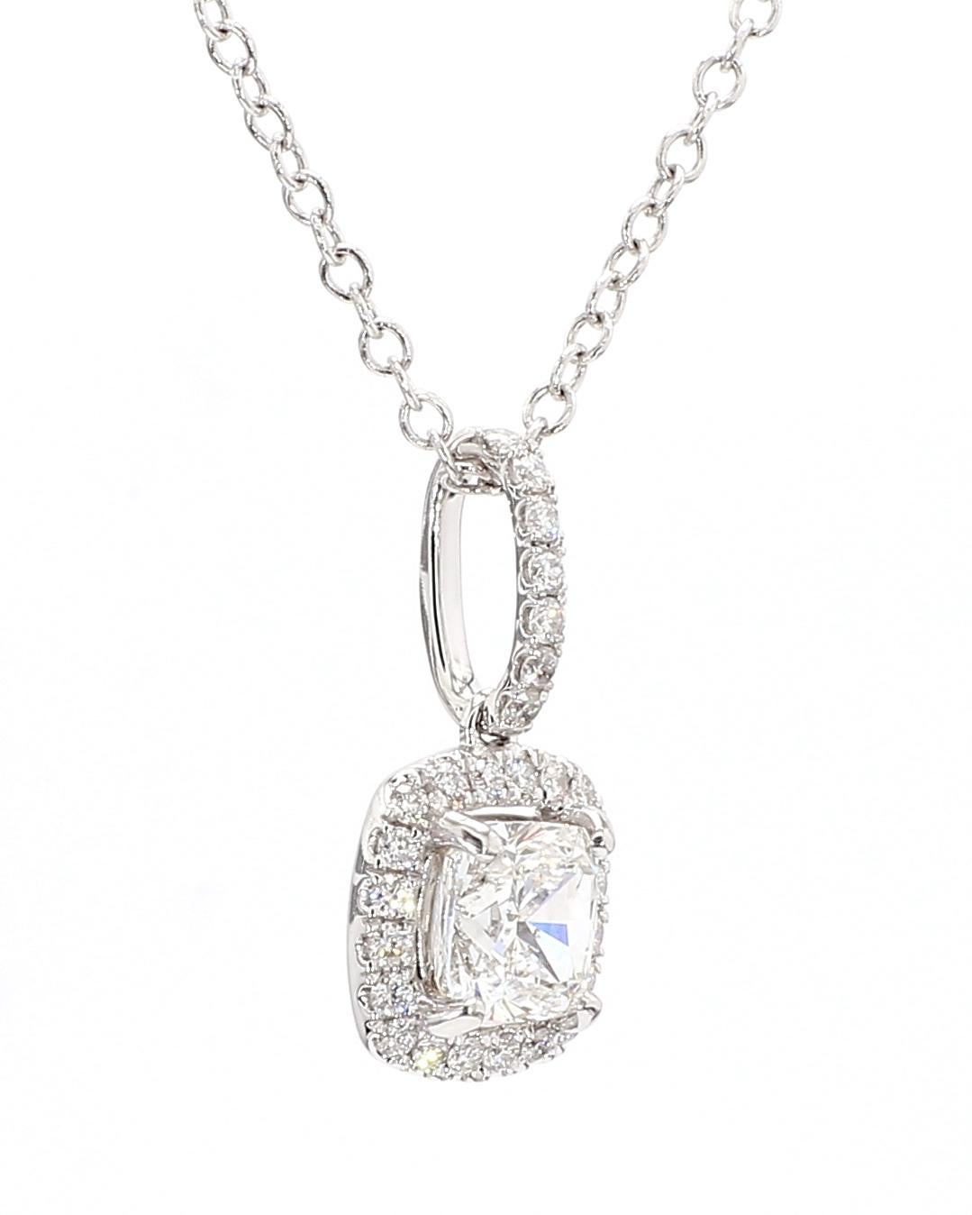 Collana con diamante taglio cuscino da 0,90 carati GIA con aureola in oro bianco 18 carati in vendita 3