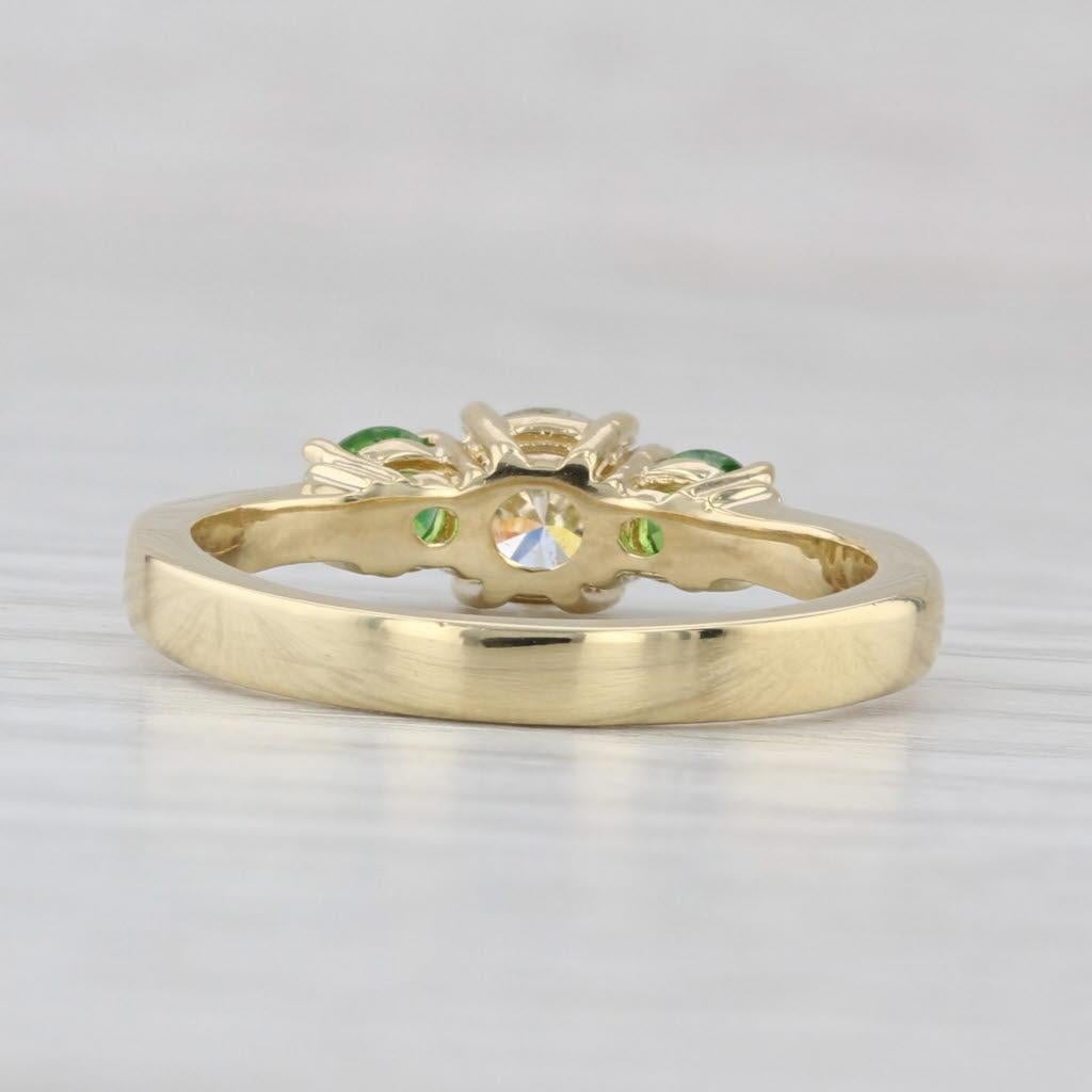 Anillo de compromiso de 3 piedras con granate verde y diamante de 1,17 ctw Oro amarillo de 18k Tamaño 7,75 Corte redondo en venta