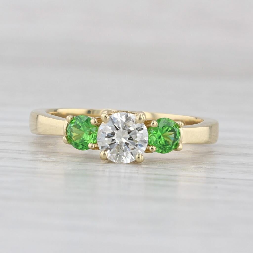 Anillo de compromiso de 3 piedras con granate verde y diamante de 1,17 ctw Oro amarillo de 18k Tamaño 7,75 en Bueno estado para la venta en McLeansville, NC