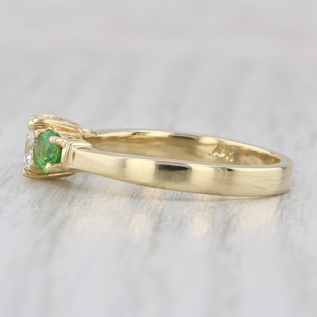 Femenino o masculino Anillo de compromiso de 3 piedras con granate verde y diamante de 1,17 ctw Oro amarillo de 18k Tamaño 7,75 en venta