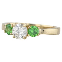 Anillo de compromiso de 3 piedras con granate verde y diamante de 1,17 ctw Oro amarillo de 18k Tamaño 7,75