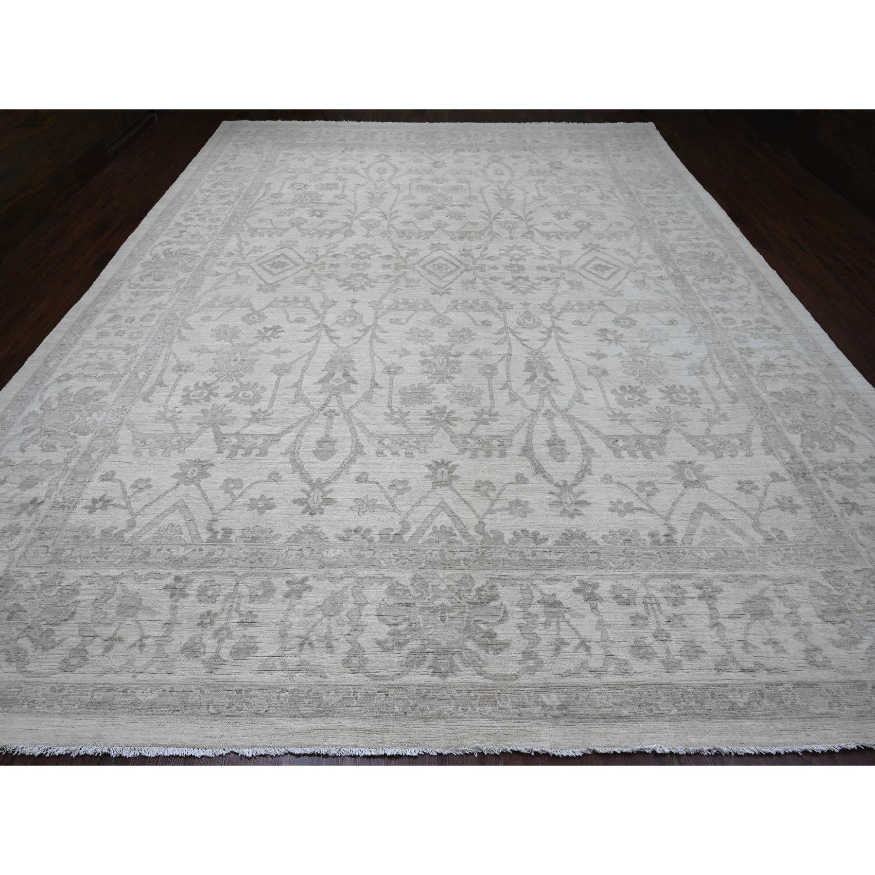 Bianco alabastro, annodato a mano, Peshawar lavato con disegno di viti su tutto il perimetro, tinture vegetali, 100% lana, di grandi dimensioni, Tappeto orientale
Materiali primari: Lana
Lattice: No Pile 
altezza: 0,25 pollici
Stile: Di