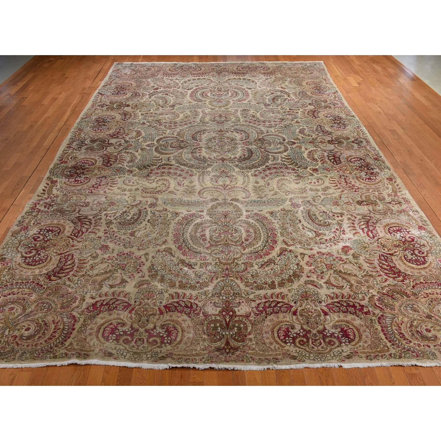 Esta fabulosa alfombra anudada a mano ha sido creada y diseñada para ofrecer mayor resistencia y durabilidad. Esta alfombra ha sido elaborada a mano durante semanas con el método tradicional que se utiliza para hacer
Tamaño exacto de la alfombra en