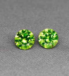 Pareja de Granates Demantoides Rusos Naturales Verde Brillante 1,18