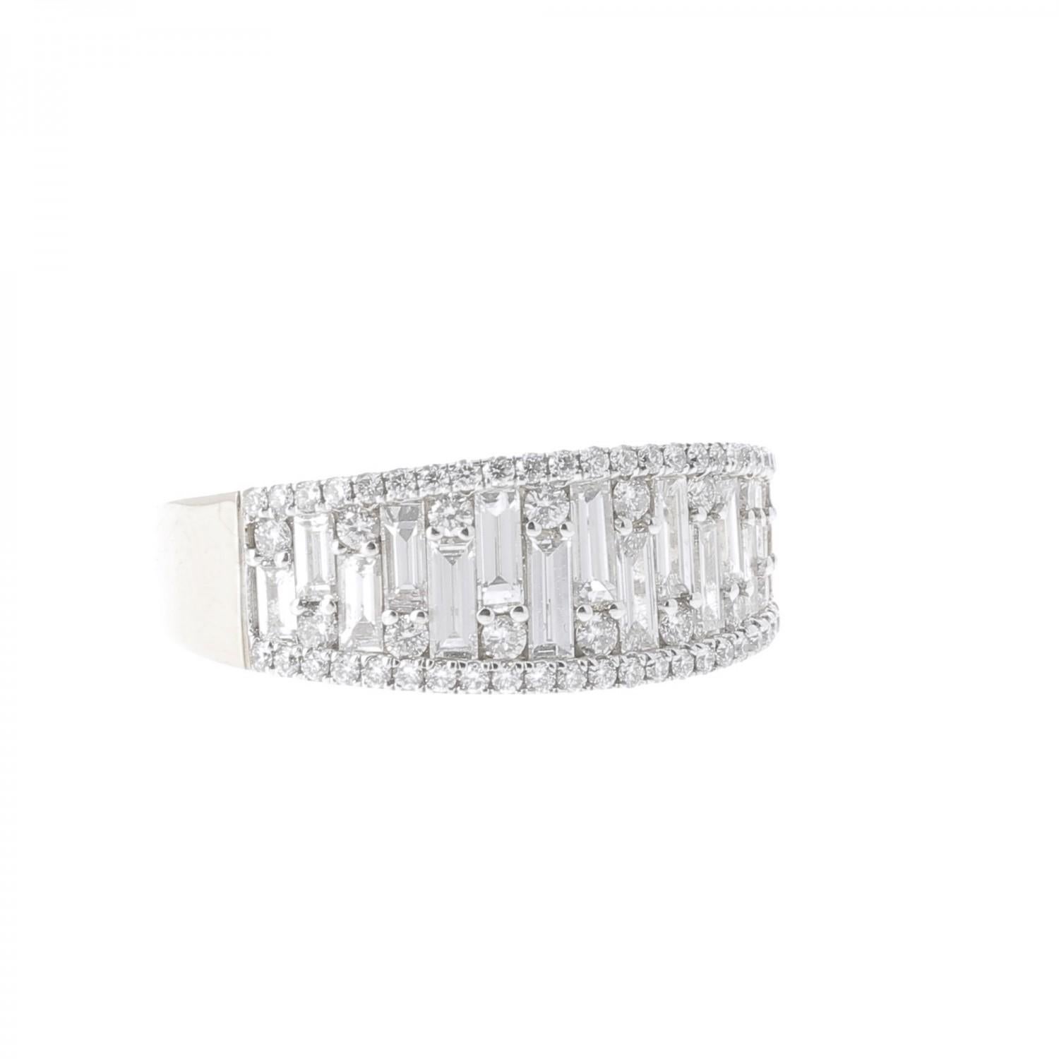 Modern 1.18 Carat GVS Round Baguette Diamond Cocktail Ring 18 Karat White Gold  For Sale