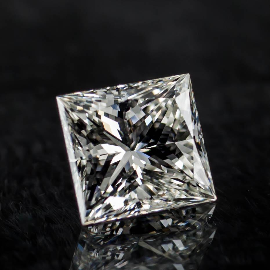 Diamond General Info
Diamond Cut: Rectangular Modified Brilliant
Measurements:6.11  x  5.68  -  4.22 mm

Diamond Grading Results
Carat Weight:1.18
Color Grade: H
Clarity Grade: VS1

Additional Grading Information 
Polish:  Good
Symmetry: