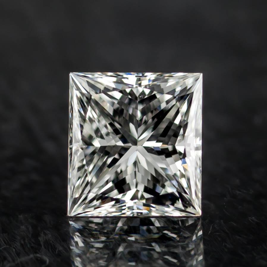 1,18 carati di diamante sciolto con taglio principessa H / VS1 certificato GIA In condizioni buone in vendita a Sherman Oaks, CA
