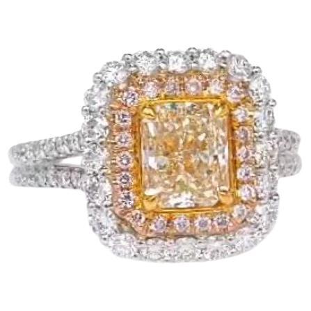 Anillo de compromiso con doble halo de diamantes amarillos intensos de 1,18 quilates de fantasía radiante