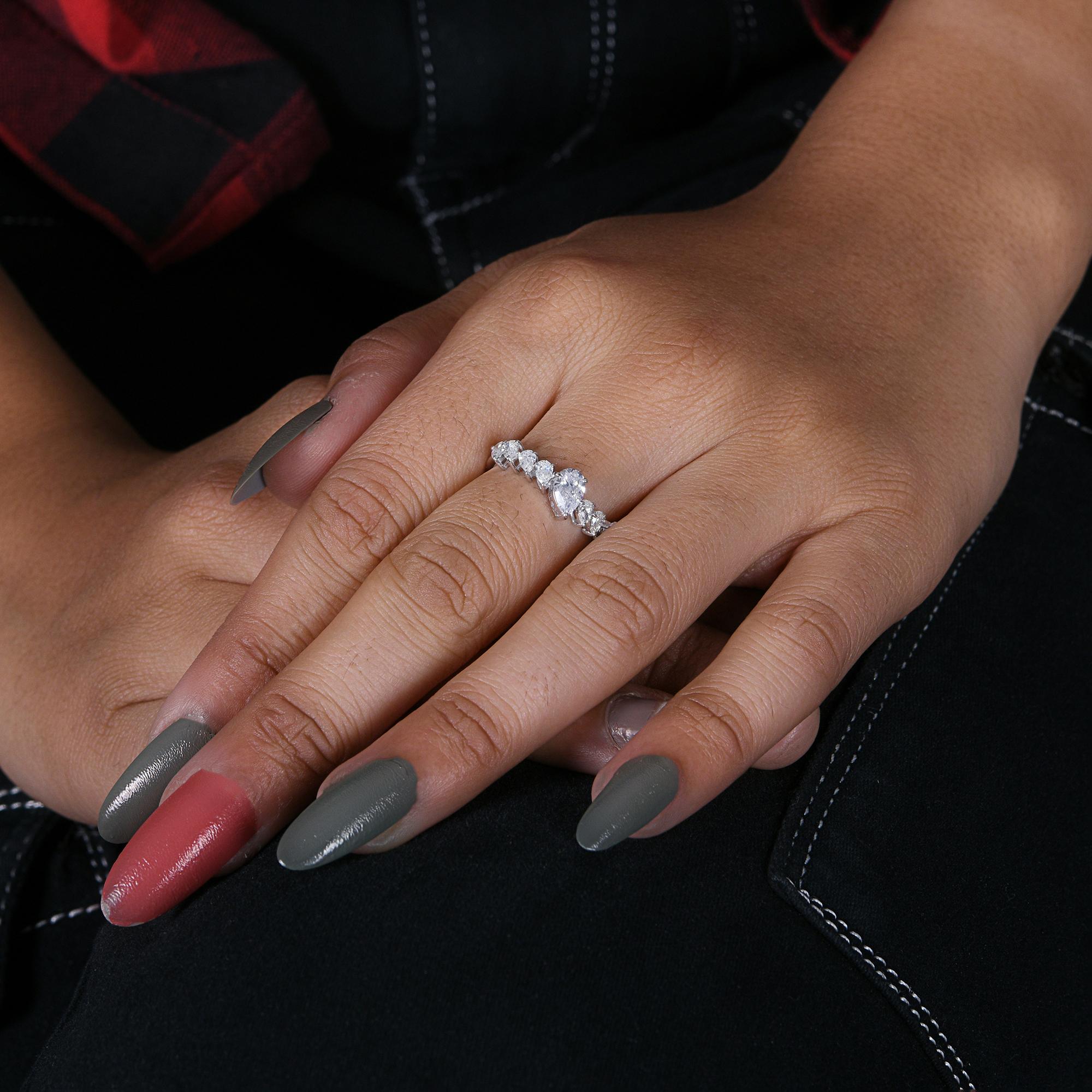 1,18 Karat SI Reinheit HI Farbe Birnen Brillantschliff Diamantring 18k Weißgold im Zustand „Neu“ im Angebot in Diera, Dubai