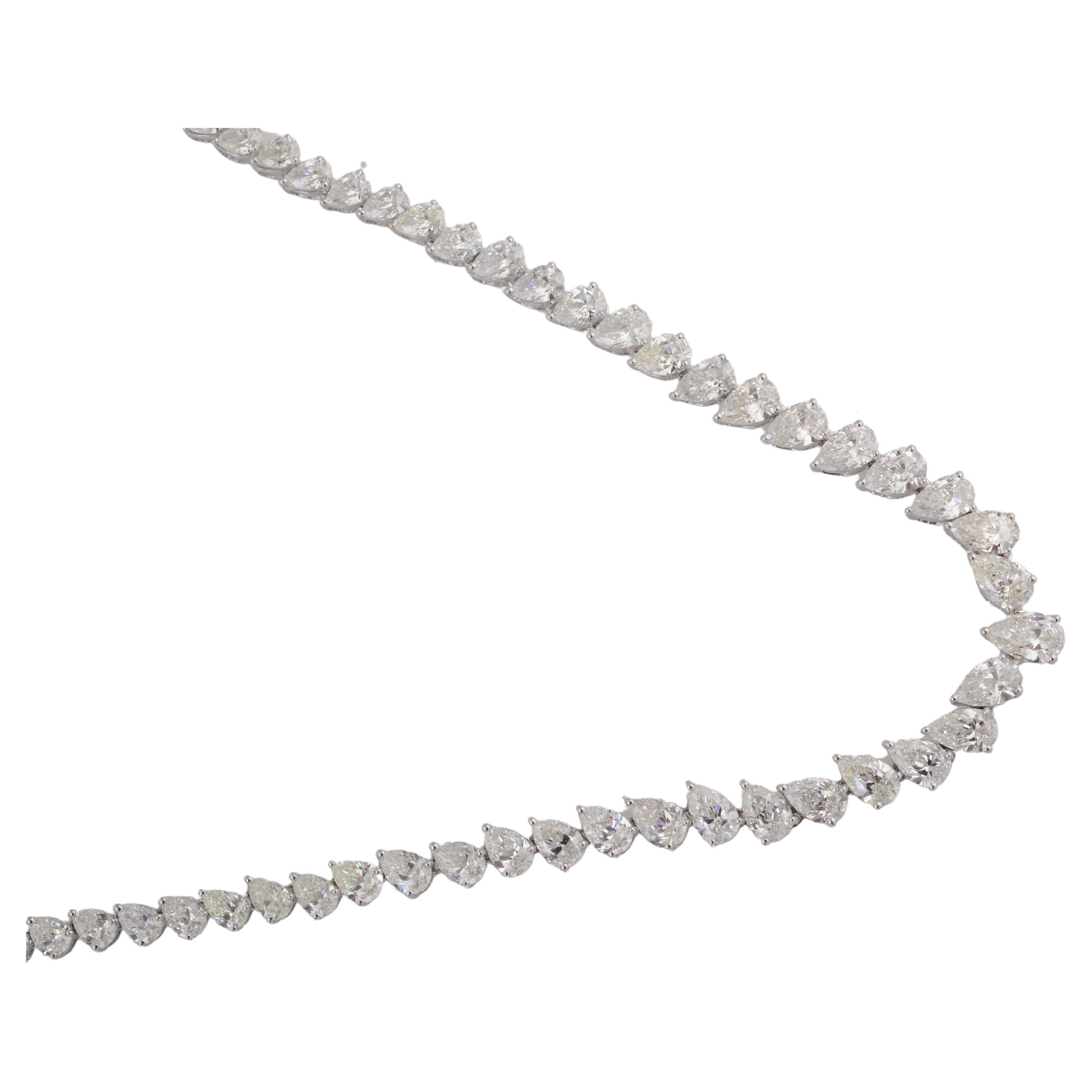 Moderno 11,8 carati SI/HI Collana con diamanti a pera in oro bianco 18 carati Gioielli fatti a mano in vendita