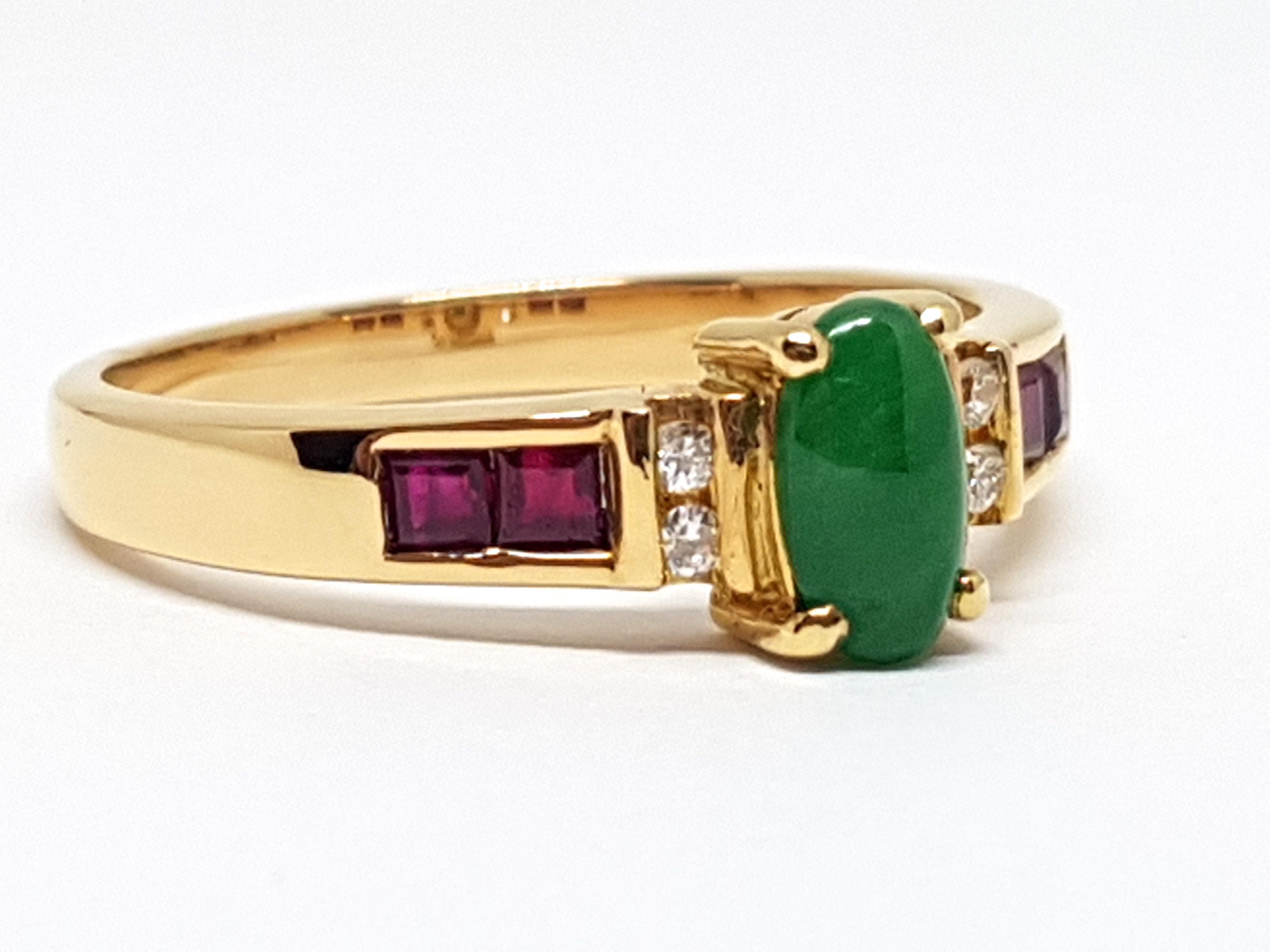 Round Cut 1.18 Carat Yellow Gold Emerald Ruby Diamond Ring For Sale