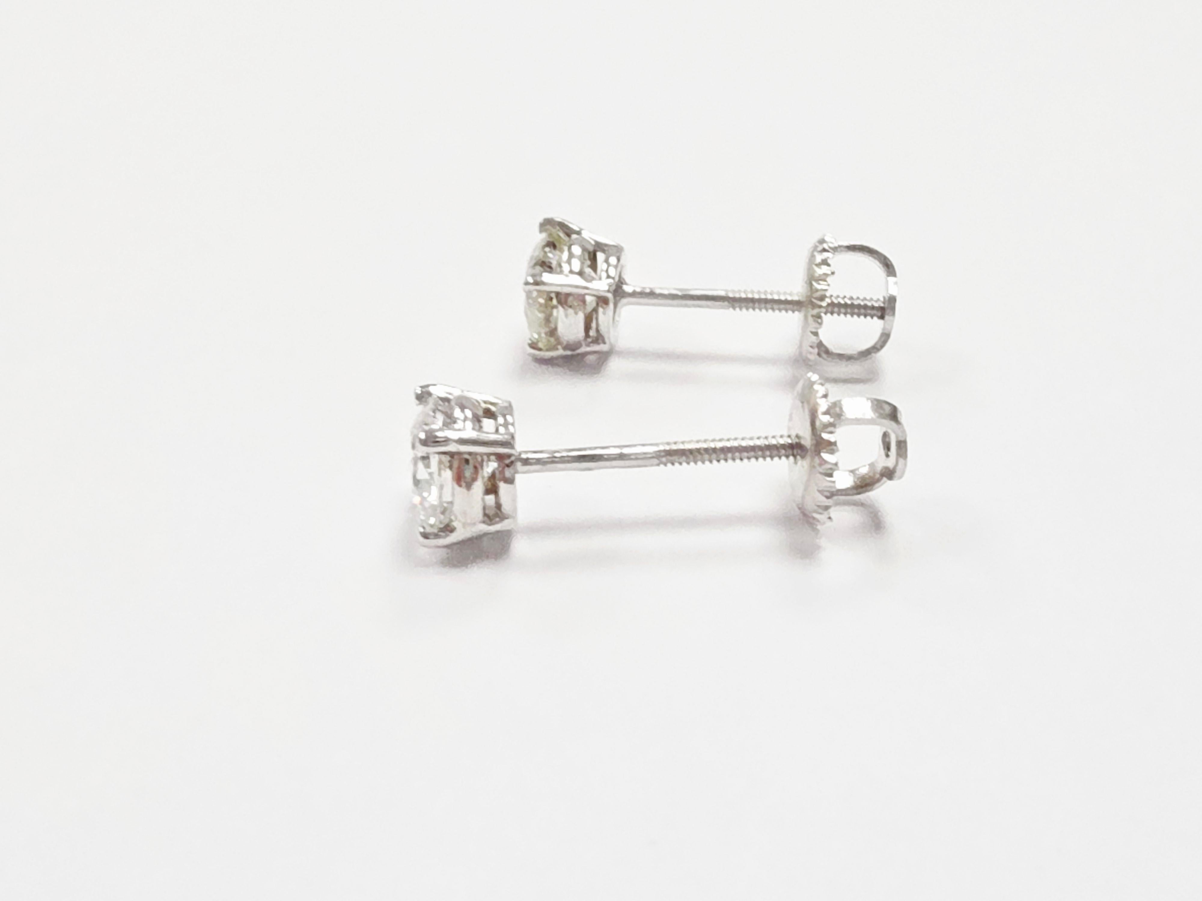 1.18 Carats Natural Diamond Round Shape Studs 14 Karat White Gold In condizioni Nuovo in vendita a Great Neck Plaza, NY