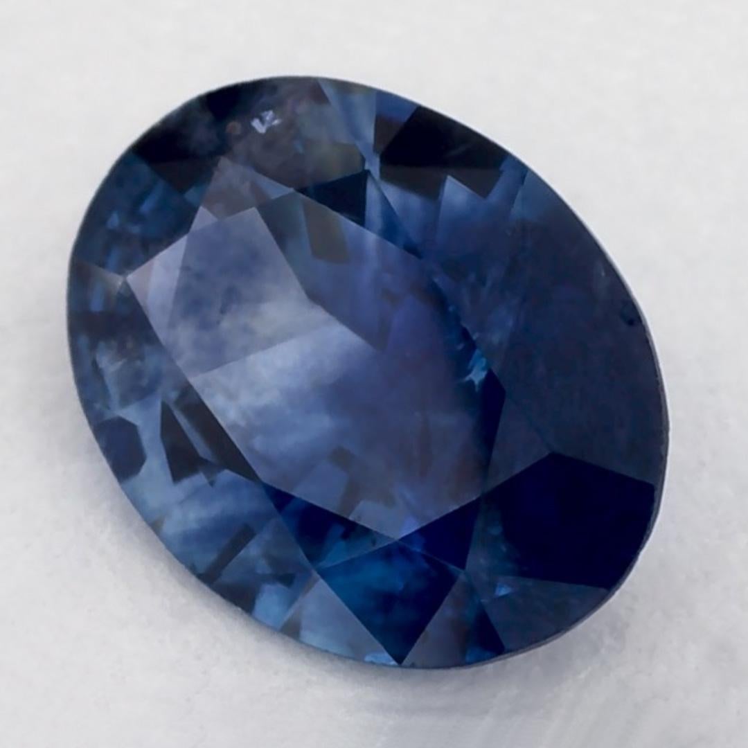 Ein sehr wertvoller September-Geburtsstein mit einer bezaubernden blauen Farbe. Man glaubt, dass sie dem Leben Glück und Reichtum bringen.

Entdecken Sie die lebendige Kollektion von Smaragden, Rubinen und Saphiren in unserem Geschäft, die als lose