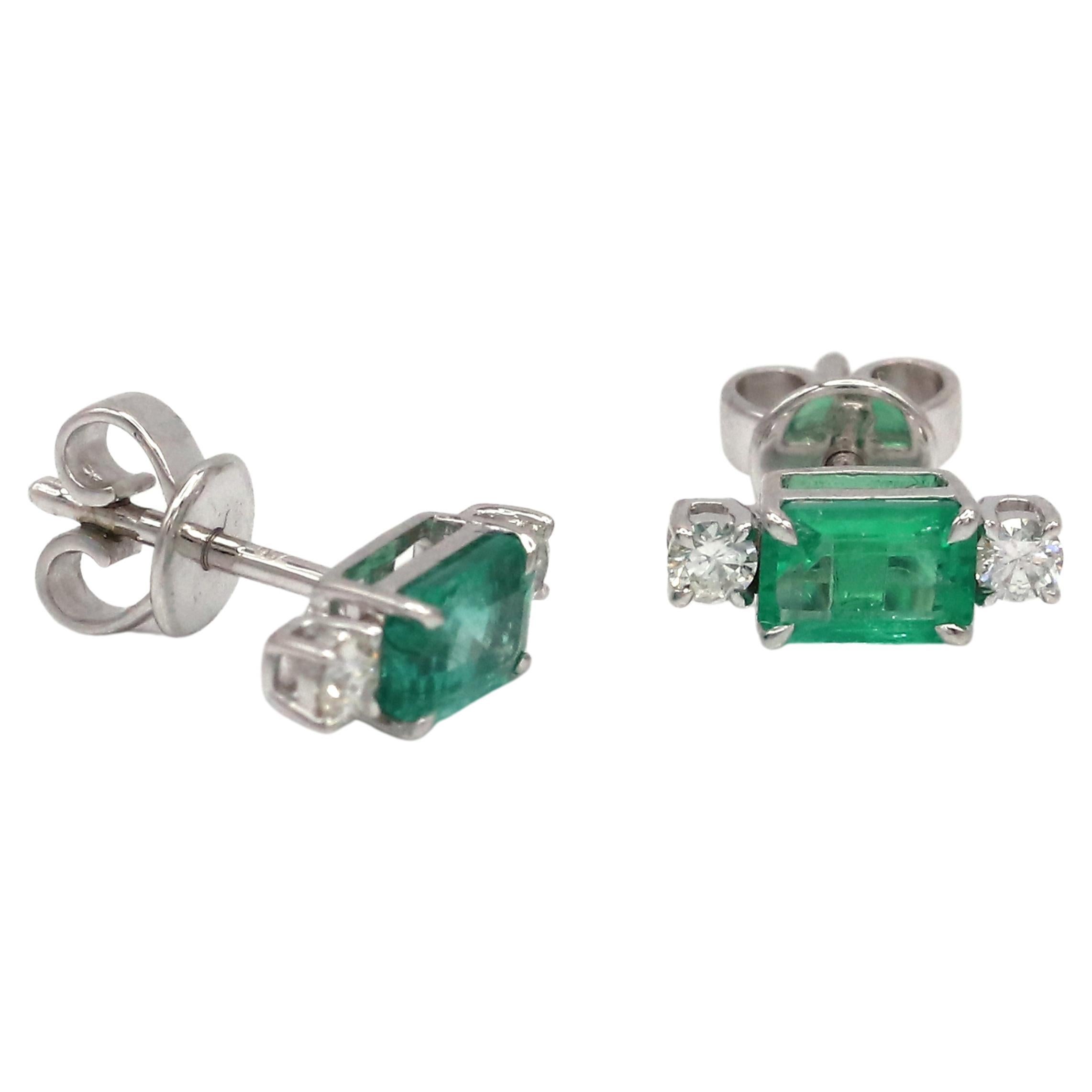 1.18 Ct Emerald Round Diamond 18 K White Gold Earrings For Sale