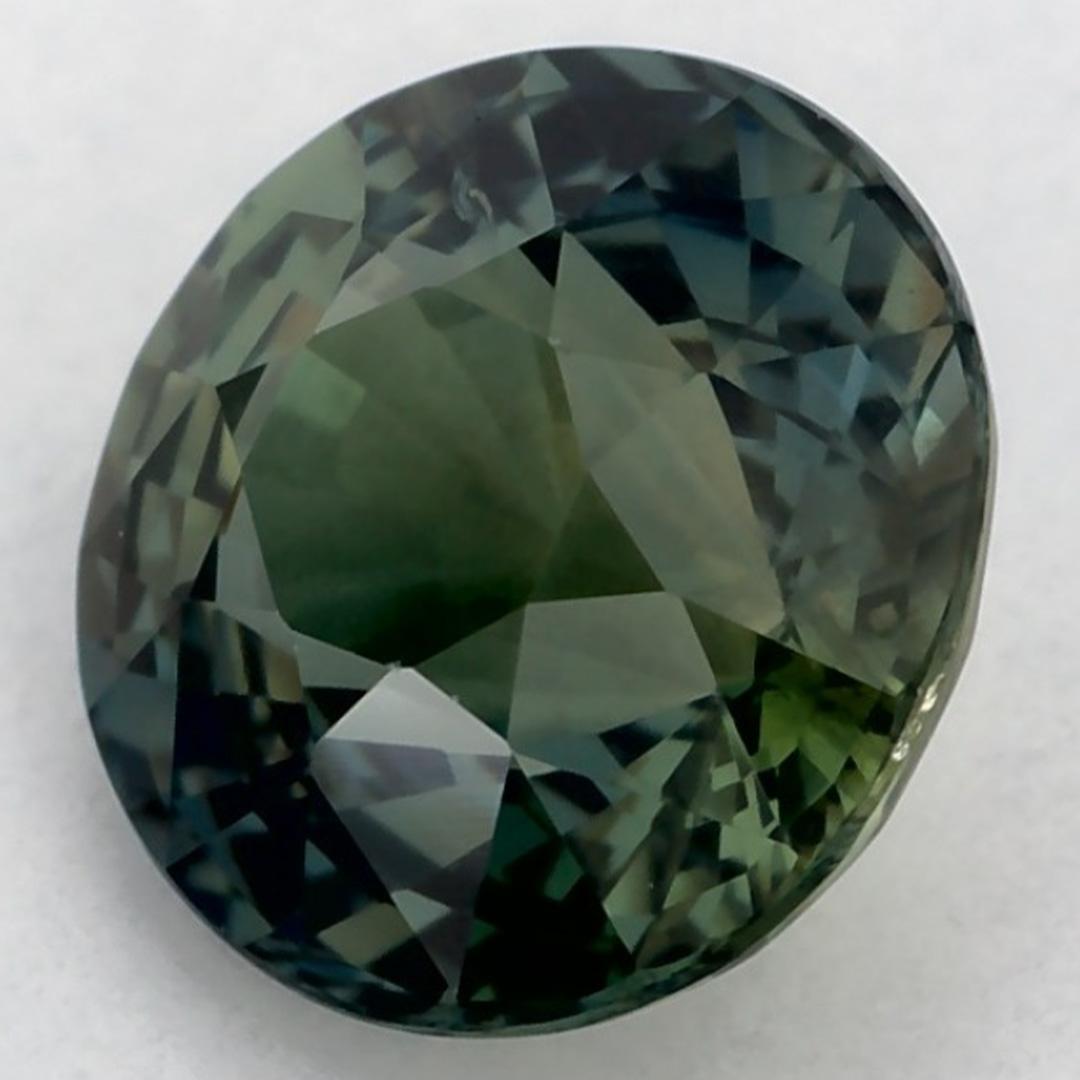 Questo zaffiro verde naturale offre eleganza e raffinatezza. Con la sua ricca saturazione del colore e il taglio preciso, è il centro perfetto per un anello di fidanzamento o un design di gioielli di lusso.

Questo zaffiro proviene dallo Sri Lanka