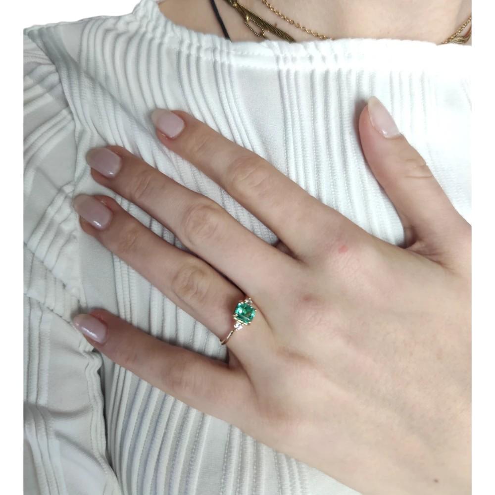 1.18 ct Natural Emerald Diamond Three-Stone Ring 18K Yellow Gold Gift for her For Sale 4