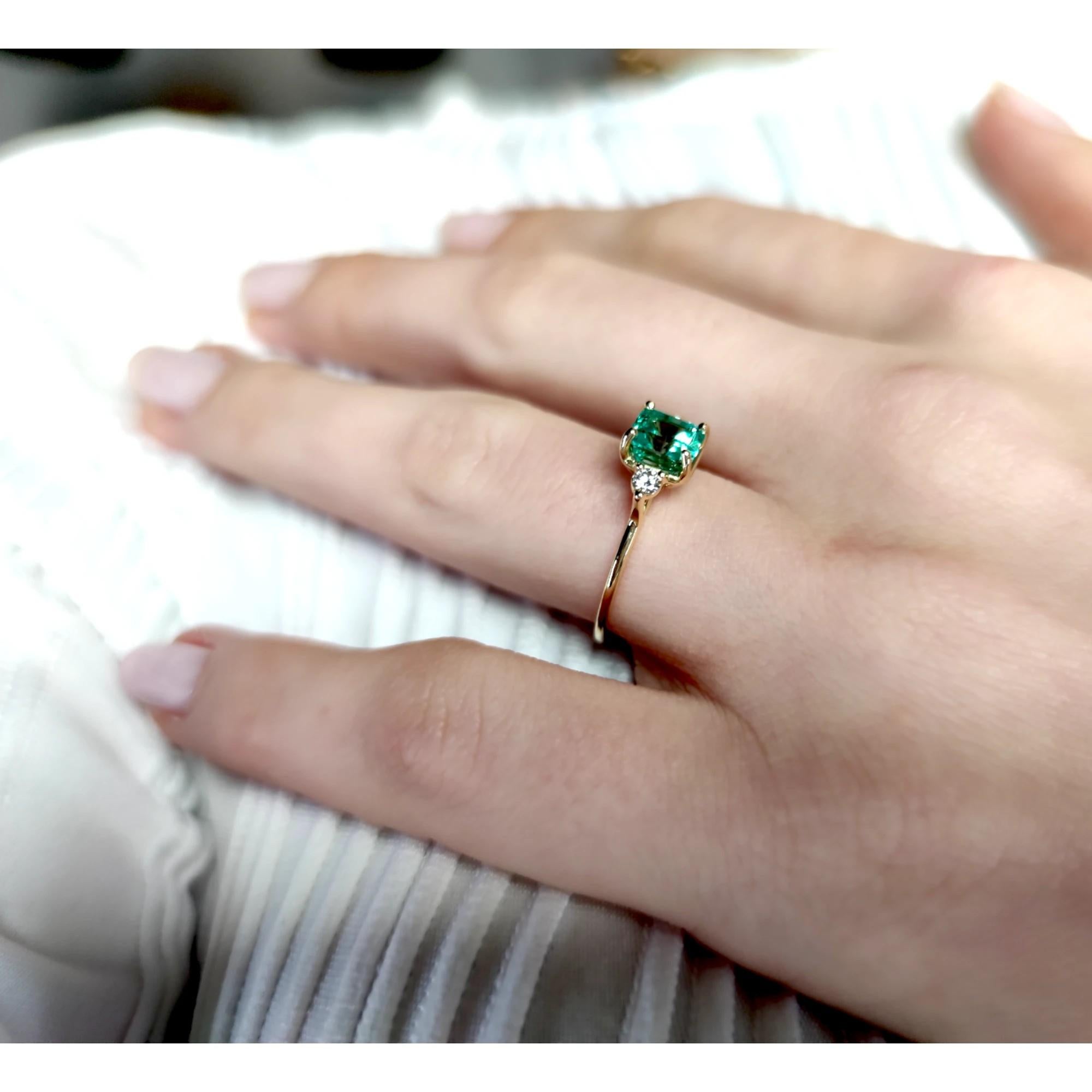 1.18 ct Natural Emerald Diamond Three-Stone Ring 18K Yellow Gold Gift for her For Sale 5