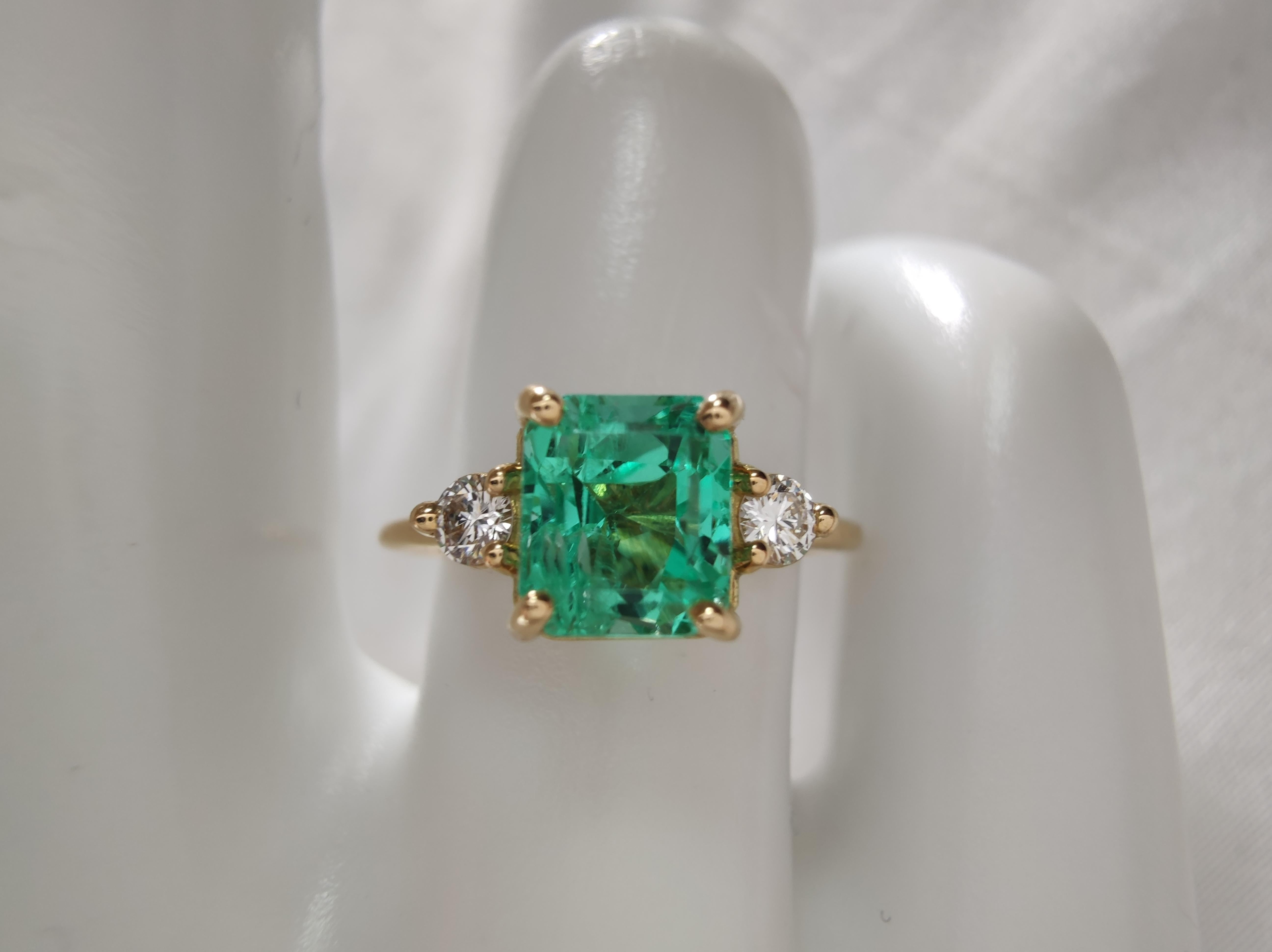1.18 ct Natural Emerald Diamond Three-Stone Ring 18K Yellow Gold Gift for her For Sale 7