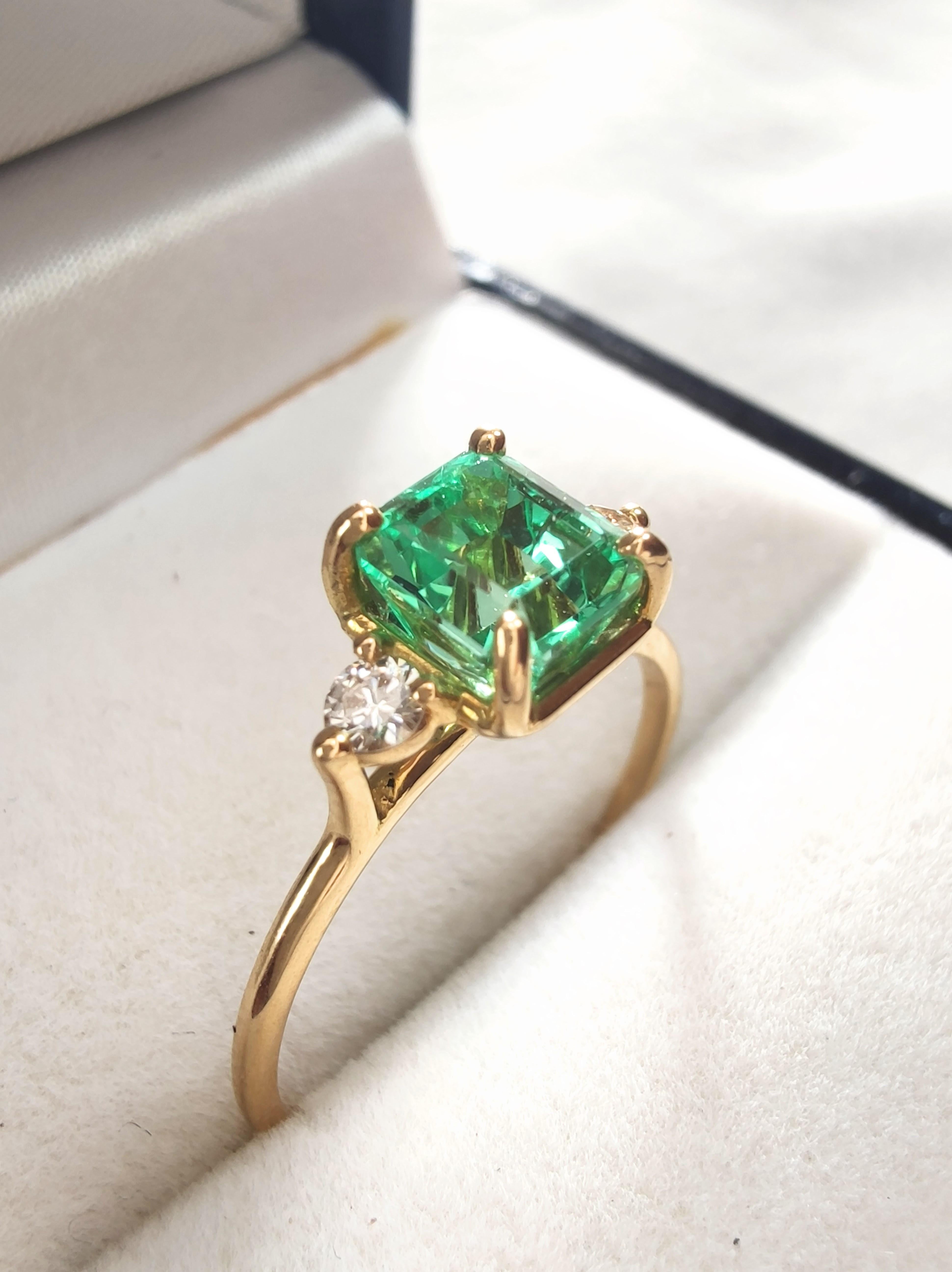 1.18 ct Natural Emerald Diamond Three-Stone Ring 18K Yellow Gold Gift for her In New Condition For Sale In Sant Josep de sa Talaia, IB