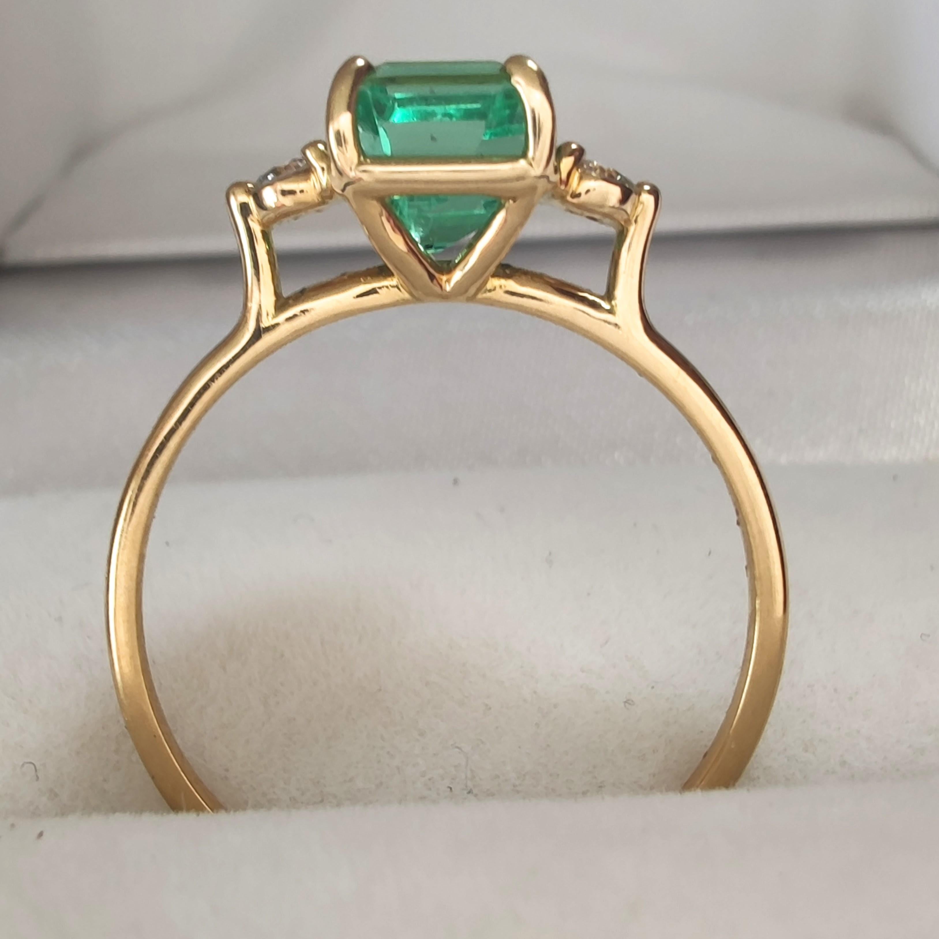 Women's 1.18 ct Natural Emerald Diamond Three-Stone Ring 18K Yellow Gold Gift for her For Sale