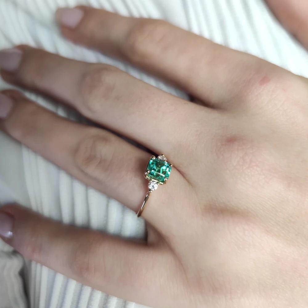 1.18 ct Natural Emerald Diamond Three-Stone Ring 18K Yellow Gold Gift for her For Sale 3