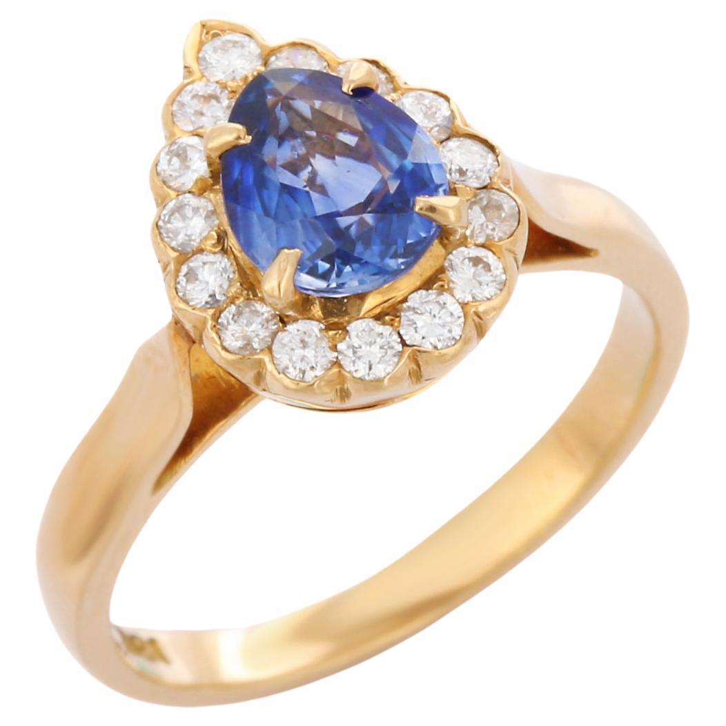 Verlobungsring aus 18 Karat Gelbgold mit blauem Saphir im Birnenschliff und Diamanten