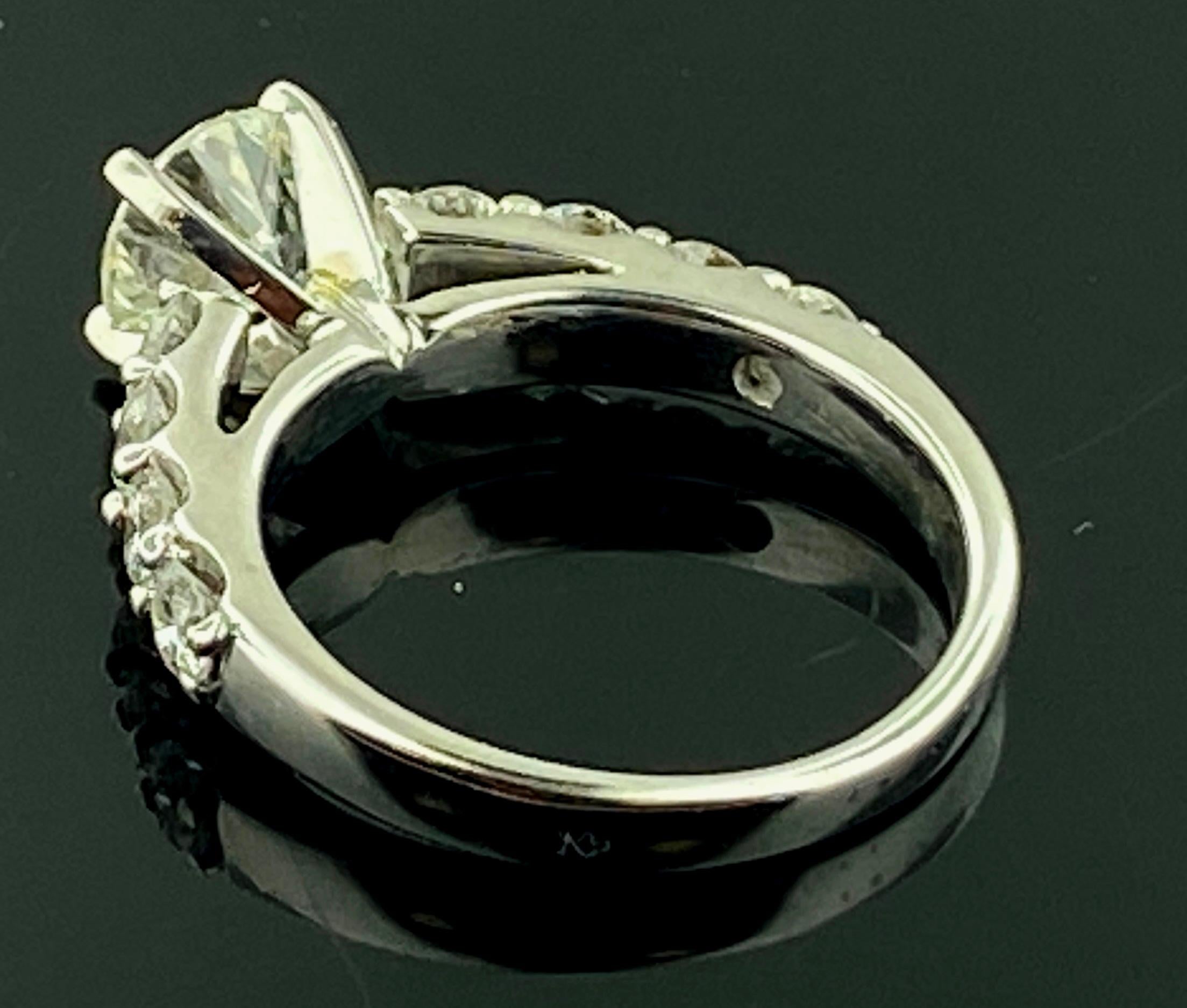 1.18 Carat Round Cut Center Diamond Engagement Ring in 14 Karat White Gold In Excellent Condition For Sale In Palm Desert, CA