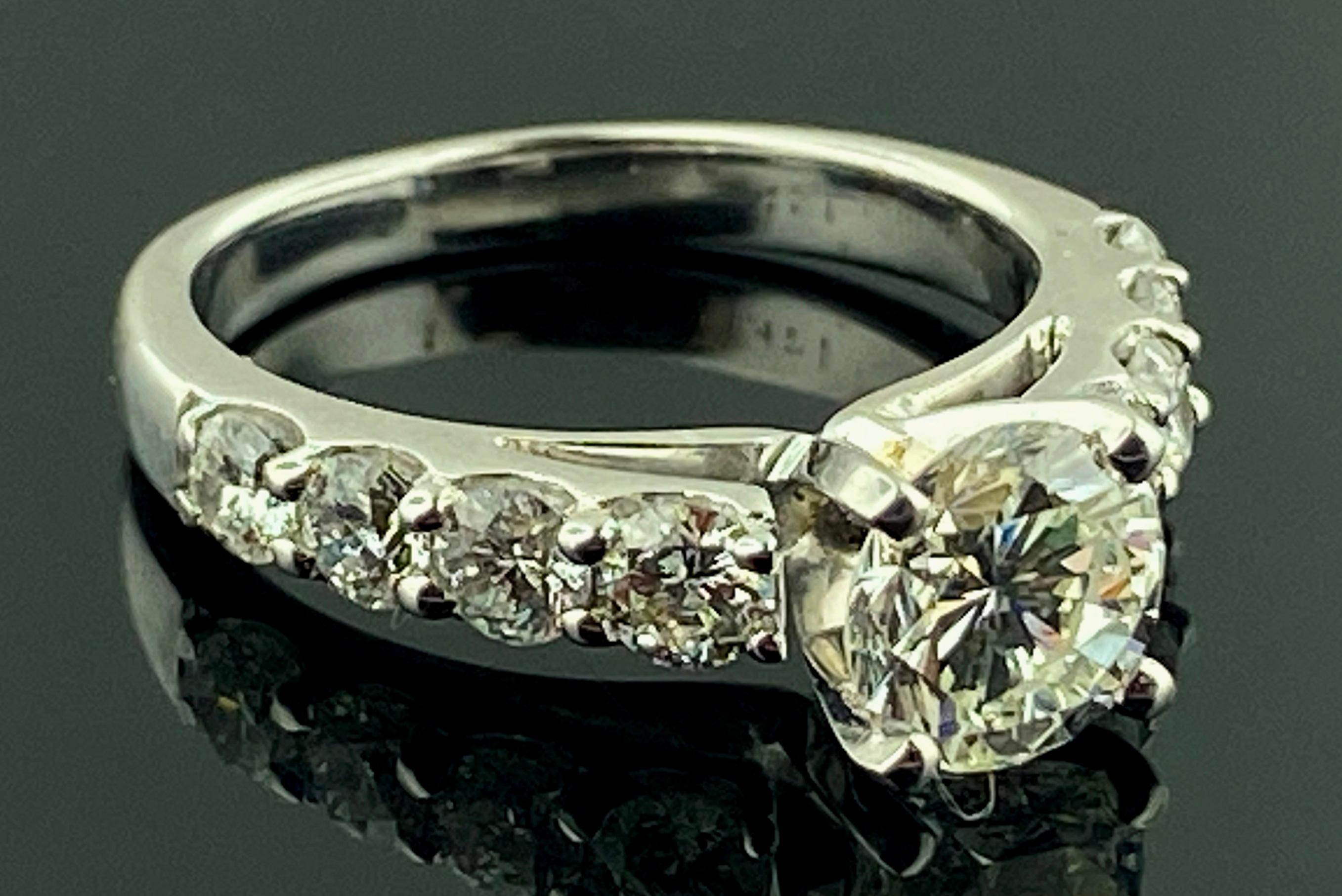 1.18 Carat Round Cut Center Diamond Engagement Ring in 14 Karat White Gold For Sale 1