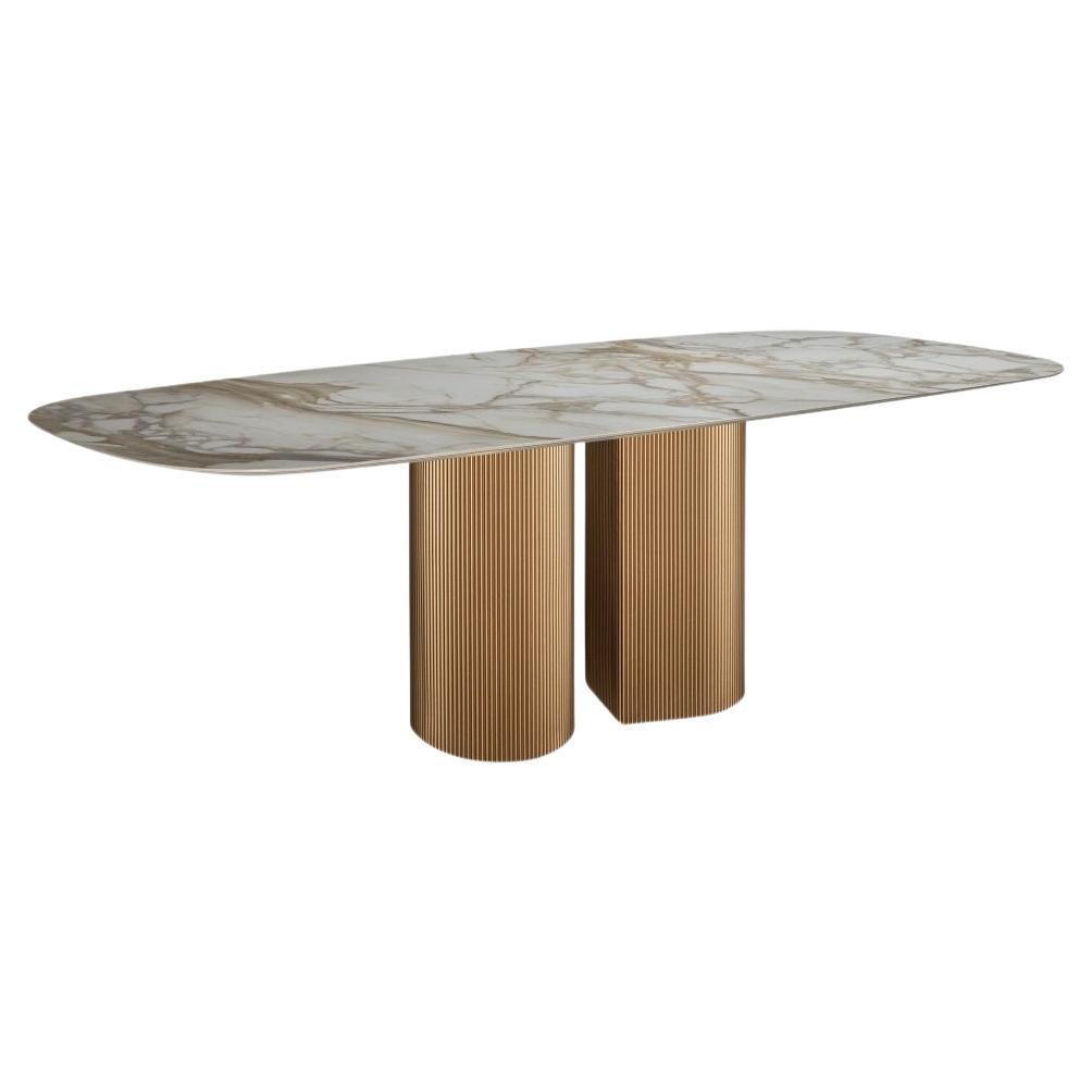 Table de salle à manger dotée d'une base en métal laqué bronze