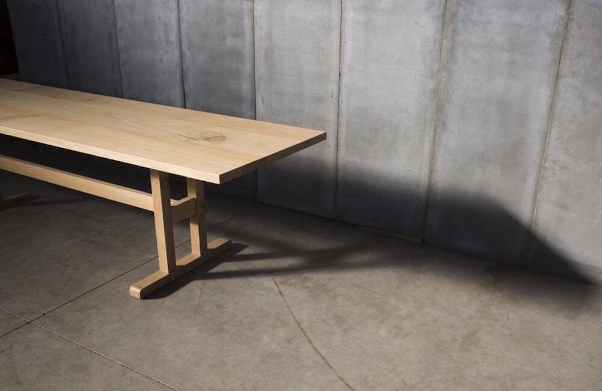 XXIe siècle et contemporain Table de salle à manger belge en chêne massif 118  en vente