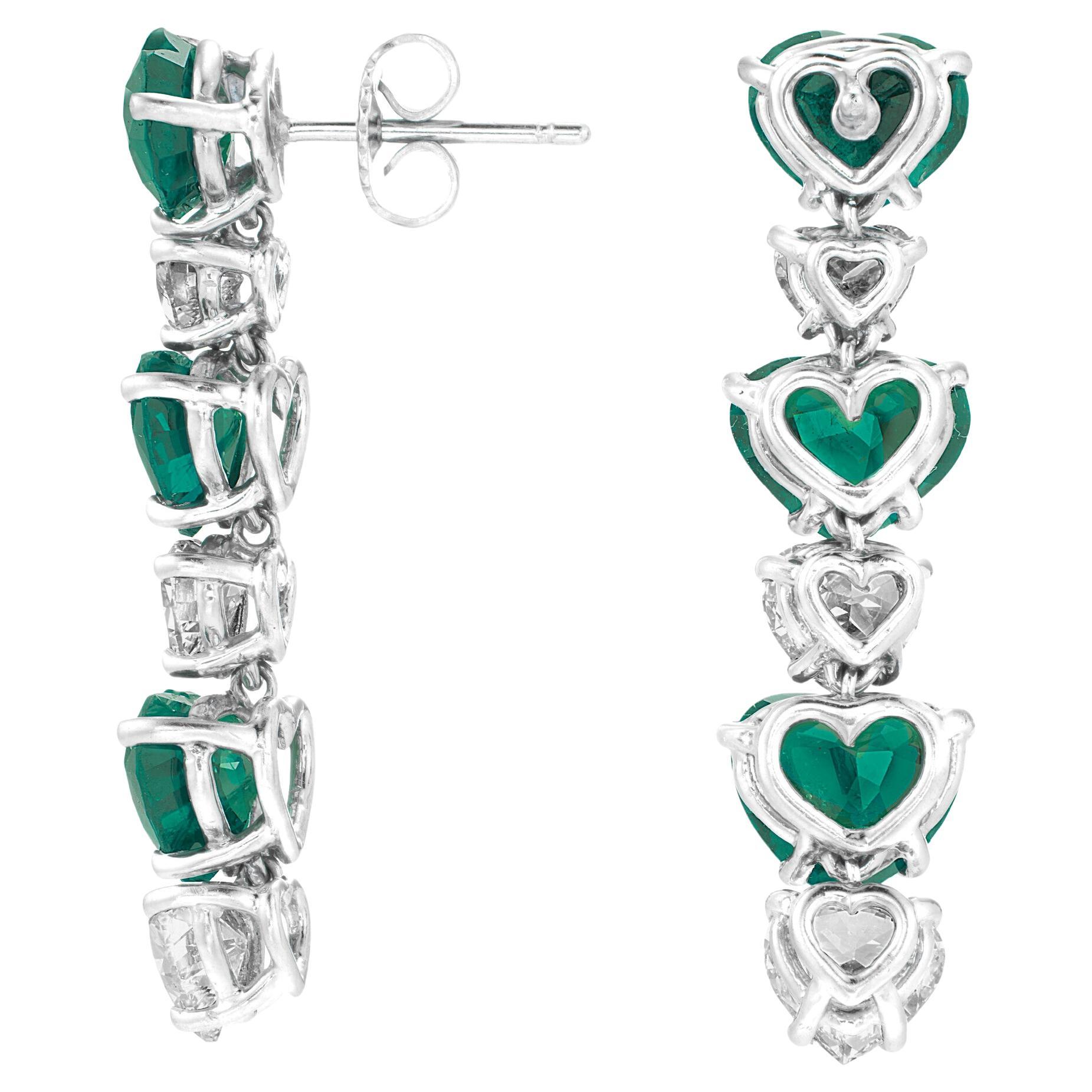 Contemporain Boucles d'oreilles 11.80 Carat Heart Emerald Mixed-Cut Diamonds en vente