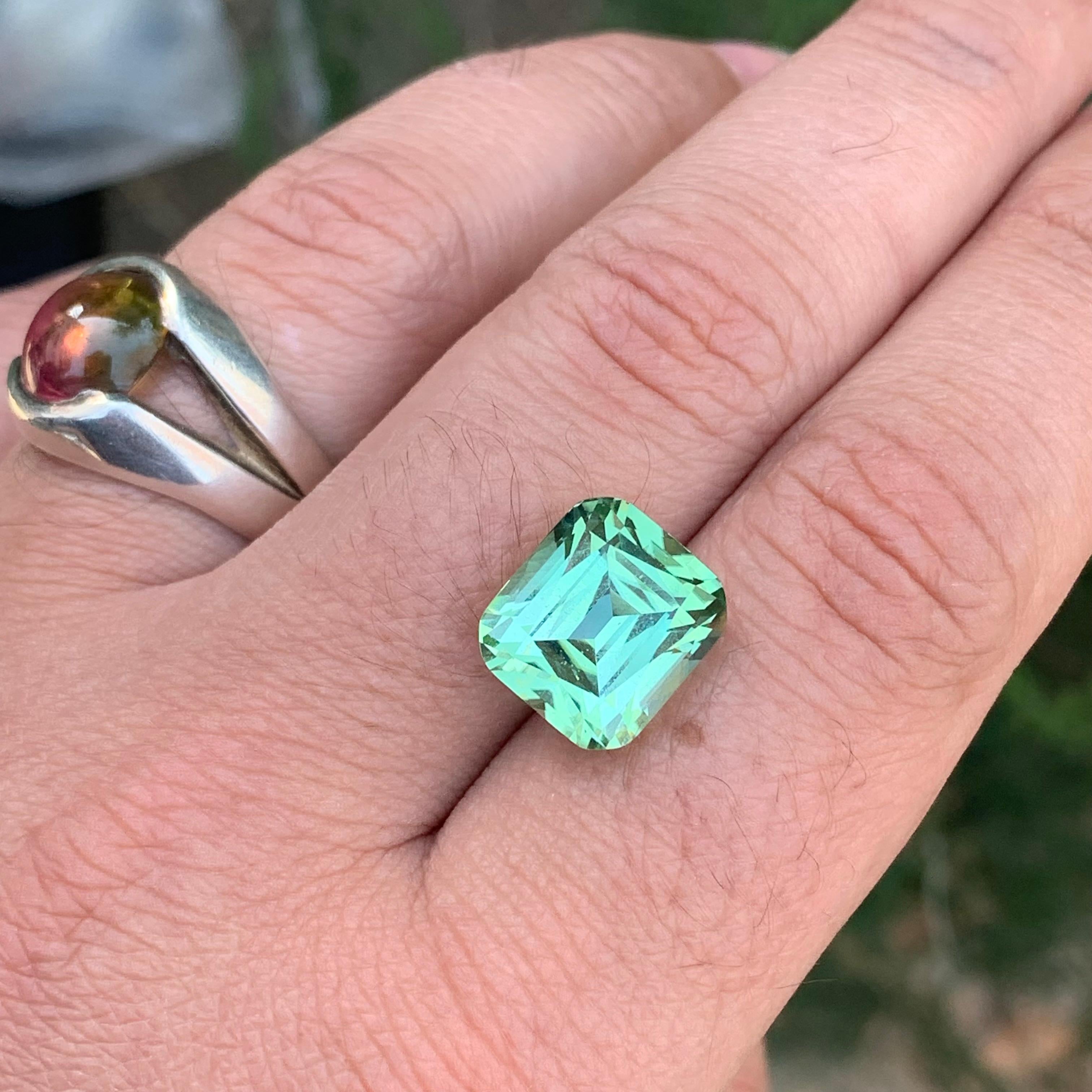 Gema natural suelta de turmalina verde menta en forma de cojín de 11.80 quilates en venta 2