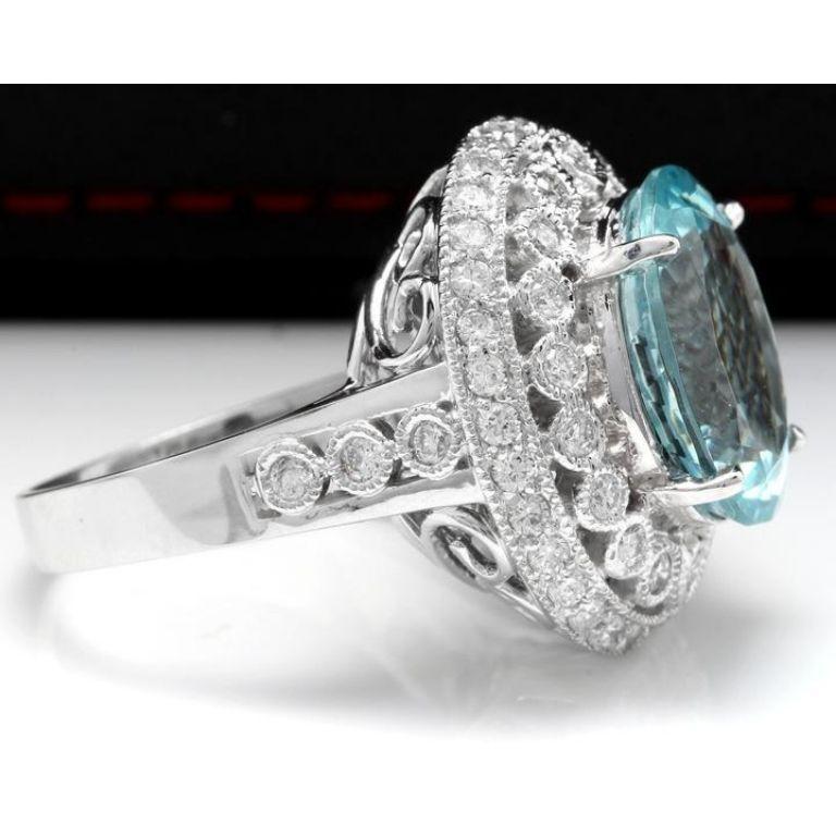 Emerald Cut 11.80 Carat Exquisite Natural Aquamarine and Diamond 14 Karat Solid Gold Ring For Sale