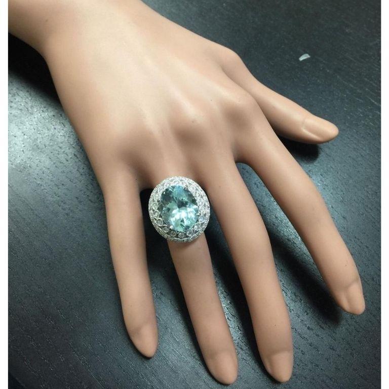 11.80 Carat Exquisite Natural Aquamarine and Diamond 14 Karat Solid Gold Ring For Sale 2