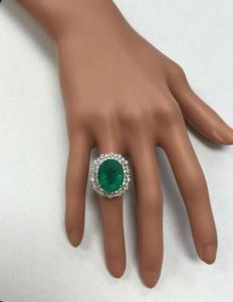 11.80 Carat Natural Emerald and Diamond 18 Karat Solid White Gold Ring For Sale 5