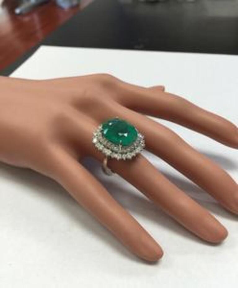 11.80 Carat Natural Emerald and Diamond 18 Karat Solid White Gold Ring For Sale 6