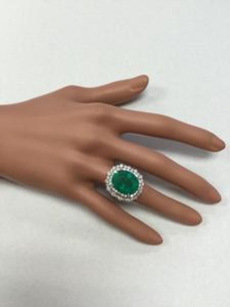 11.80 Carat Natural Emerald and Diamond 18 Karat Solid White Gold Ring For Sale 7