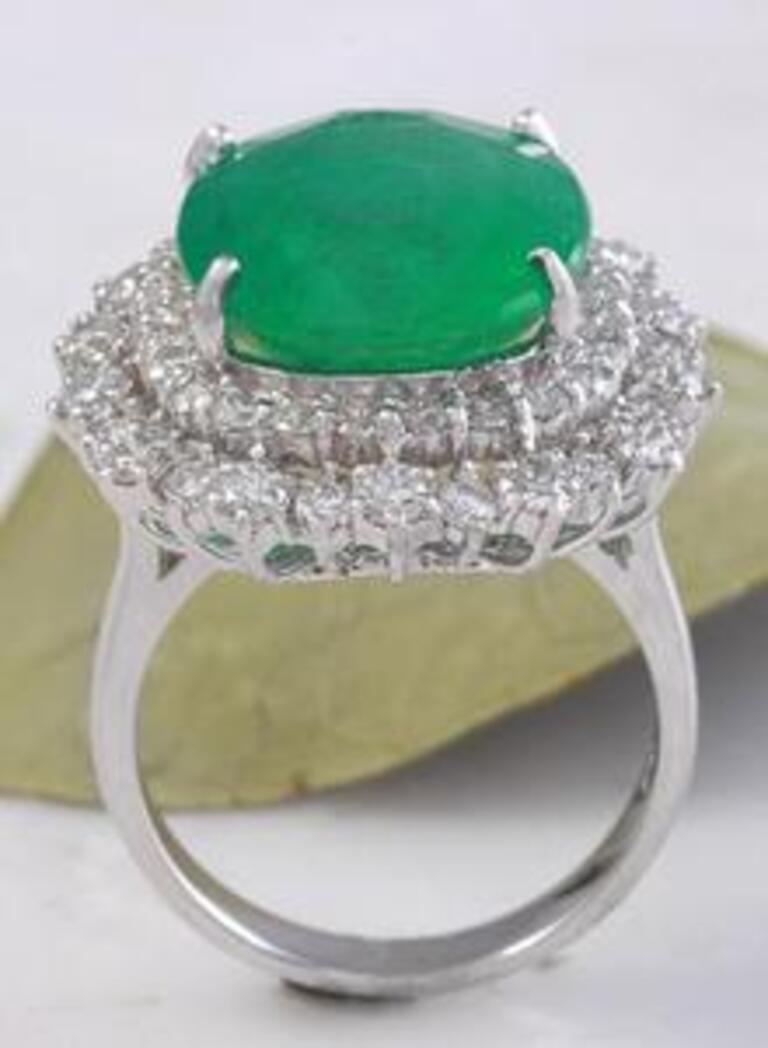 Women's or Men's 11.80 Carat Natural Emerald and Diamond 18 Karat Solid White Gold Ring For Sale